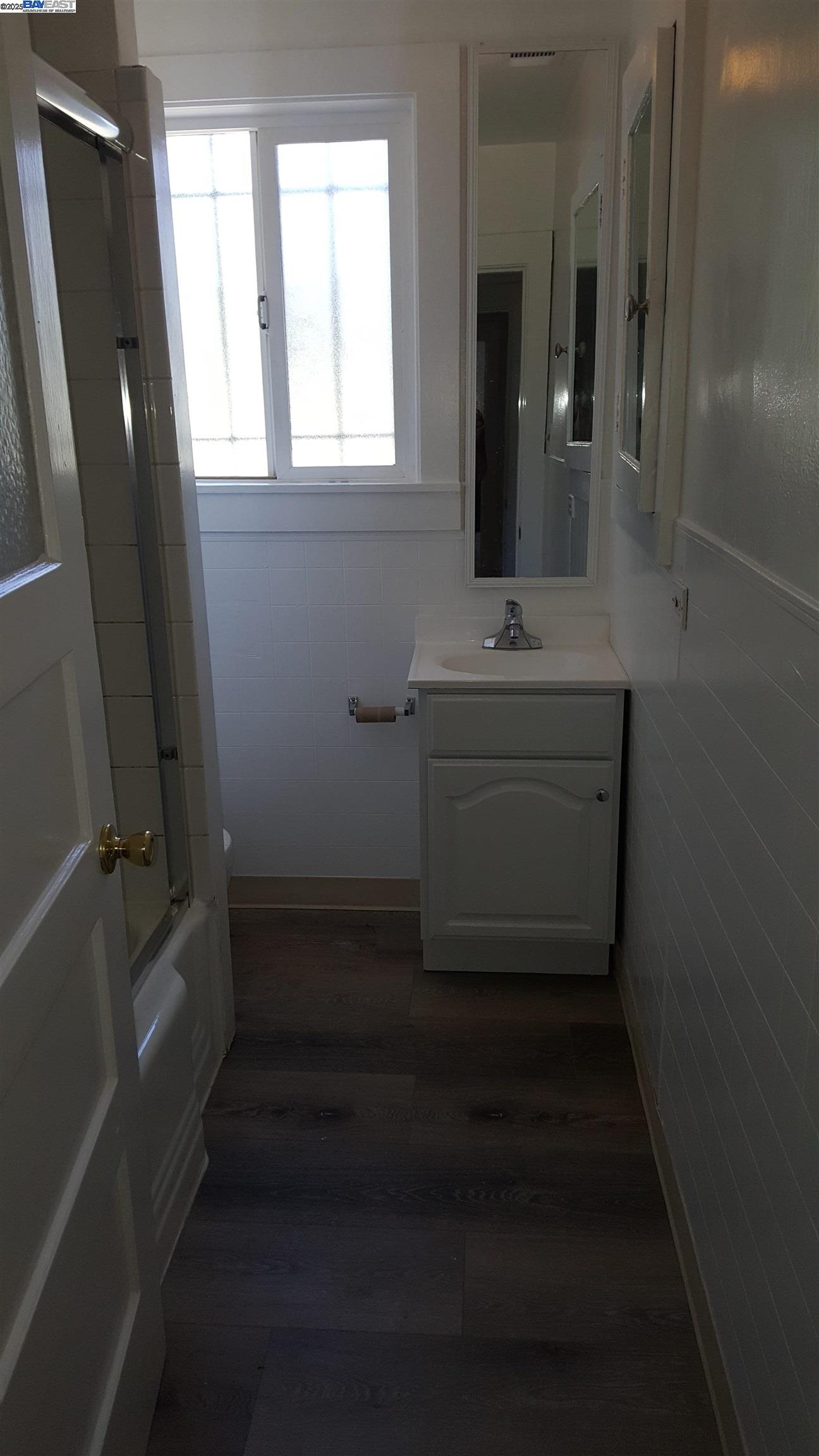 Detail Gallery Image 13 of 14 For Santa Rita St, Oakland,  CA 94601 - 2 Beds | 1 Baths
