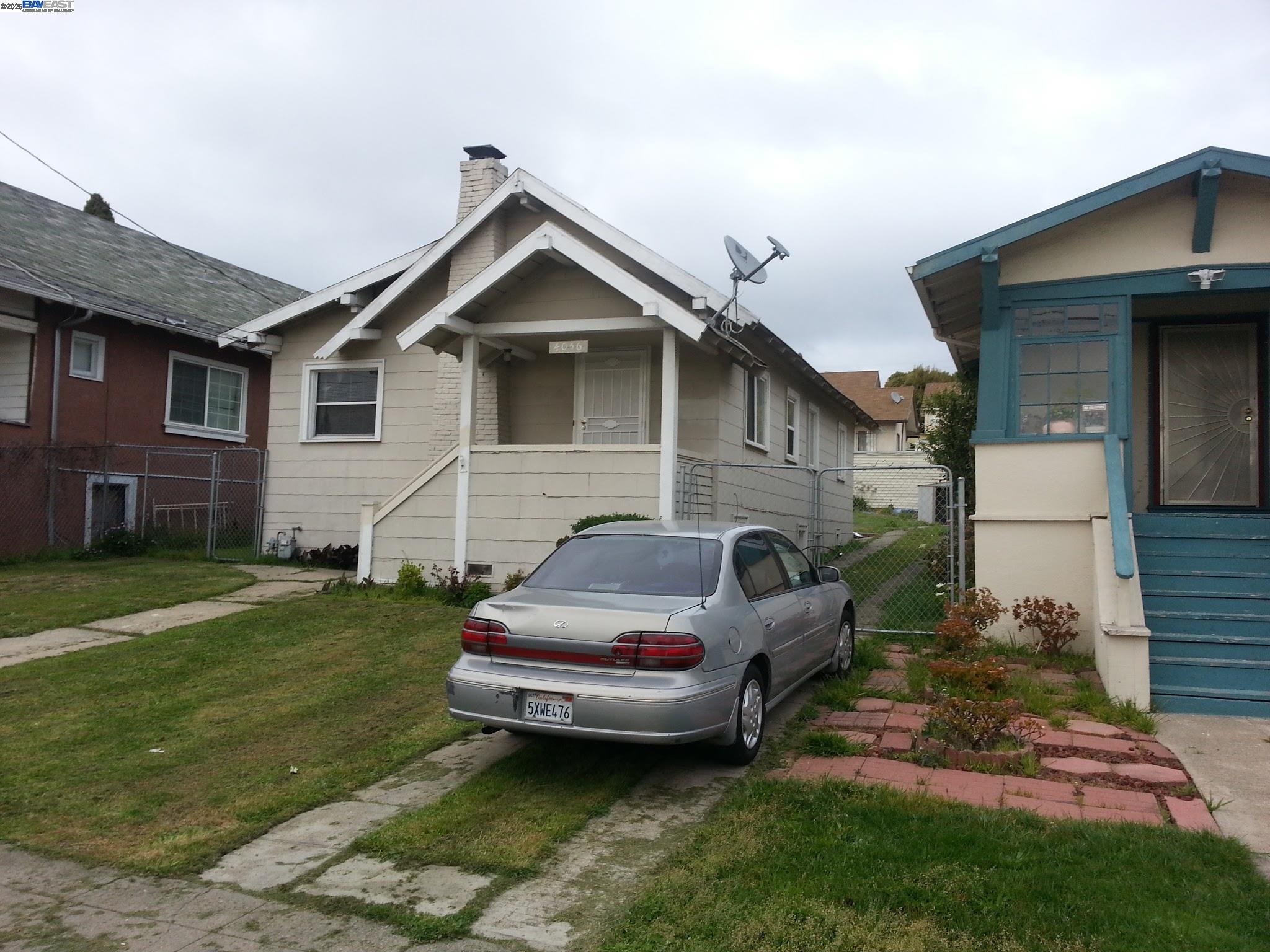Detail Gallery Image 3 of 14 For Santa Rita St, Oakland,  CA 94601 - 2 Beds | 1 Baths