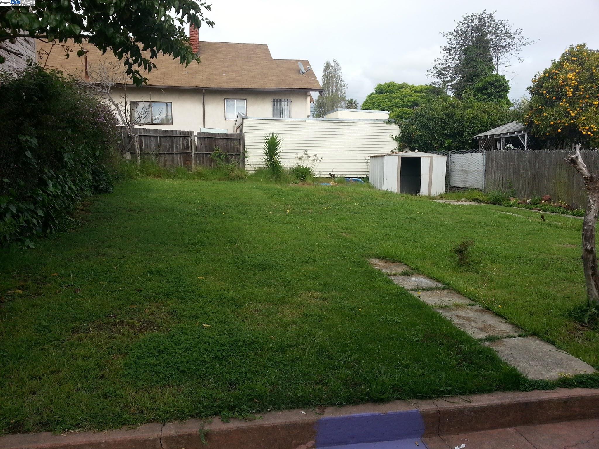 Detail Gallery Image 5 of 14 For Santa Rita St, Oakland,  CA 94601 - 2 Beds | 1 Baths