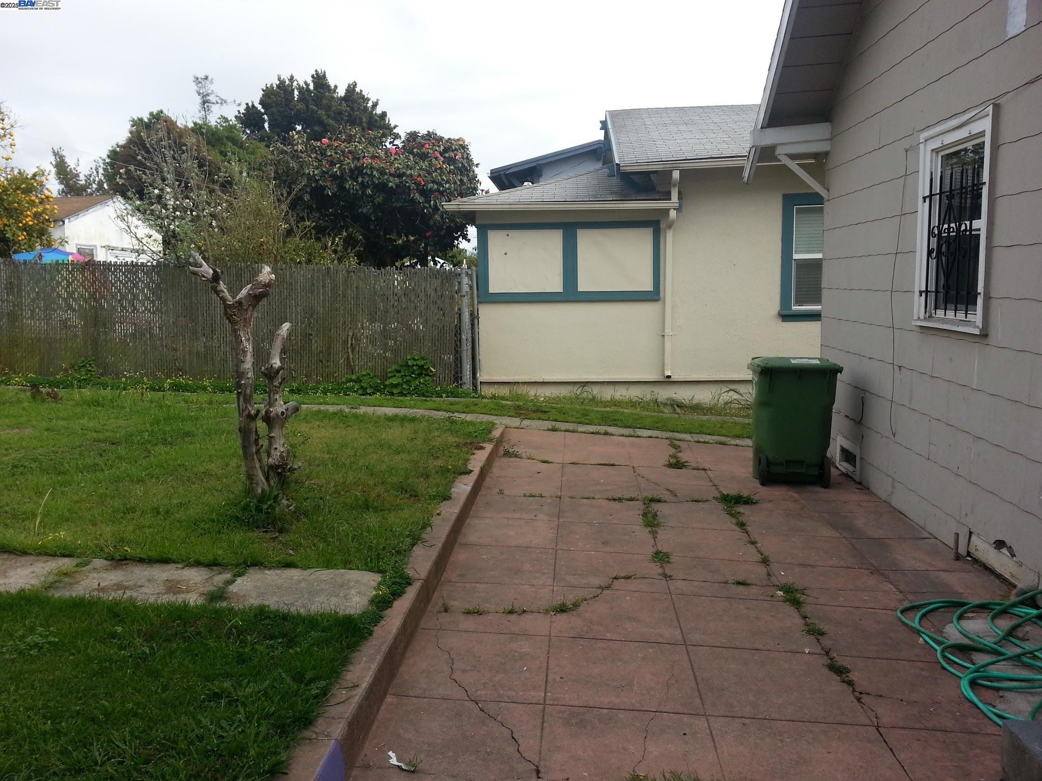 Detail Gallery Image 6 of 14 For Santa Rita St, Oakland,  CA 94601 - 2 Beds | 1 Baths