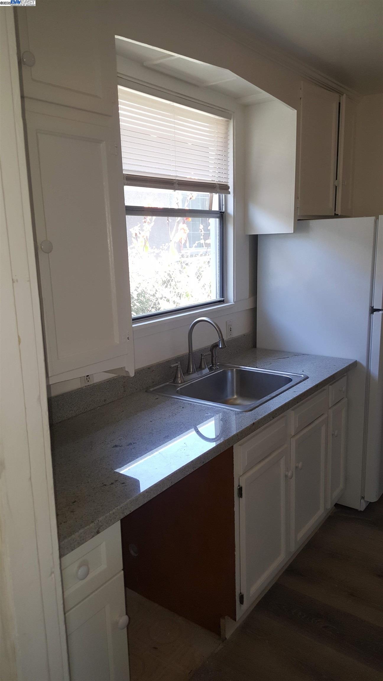 Detail Gallery Image 10 of 14 For Santa Rita St, Oakland,  CA 94601 - 2 Beds | 1 Baths
