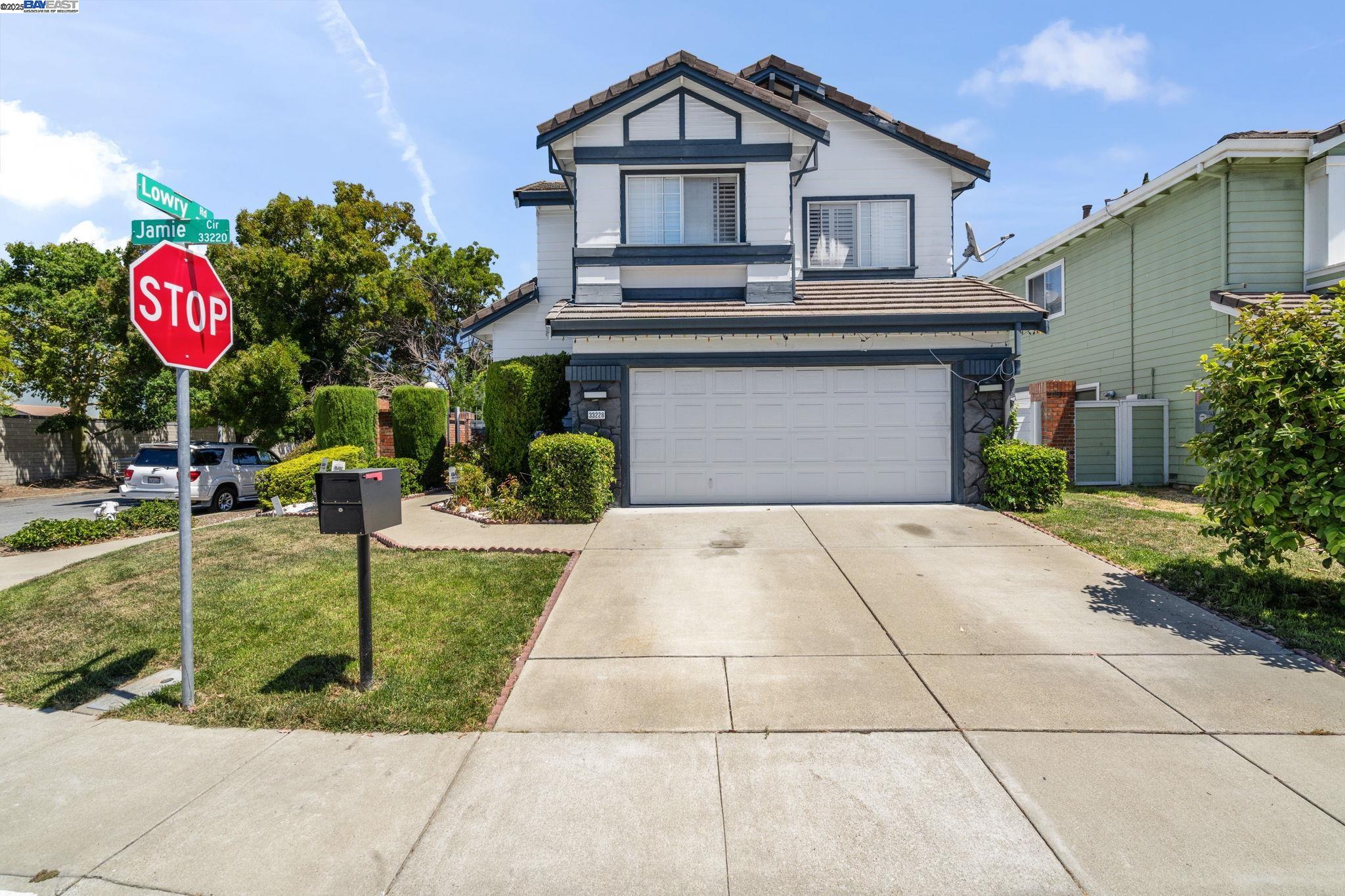 Detail Gallery Image 2 of 37 For 33228 Jamie Cir, Fremont,  CA 94555 - 4 Beds | 2/1 Baths