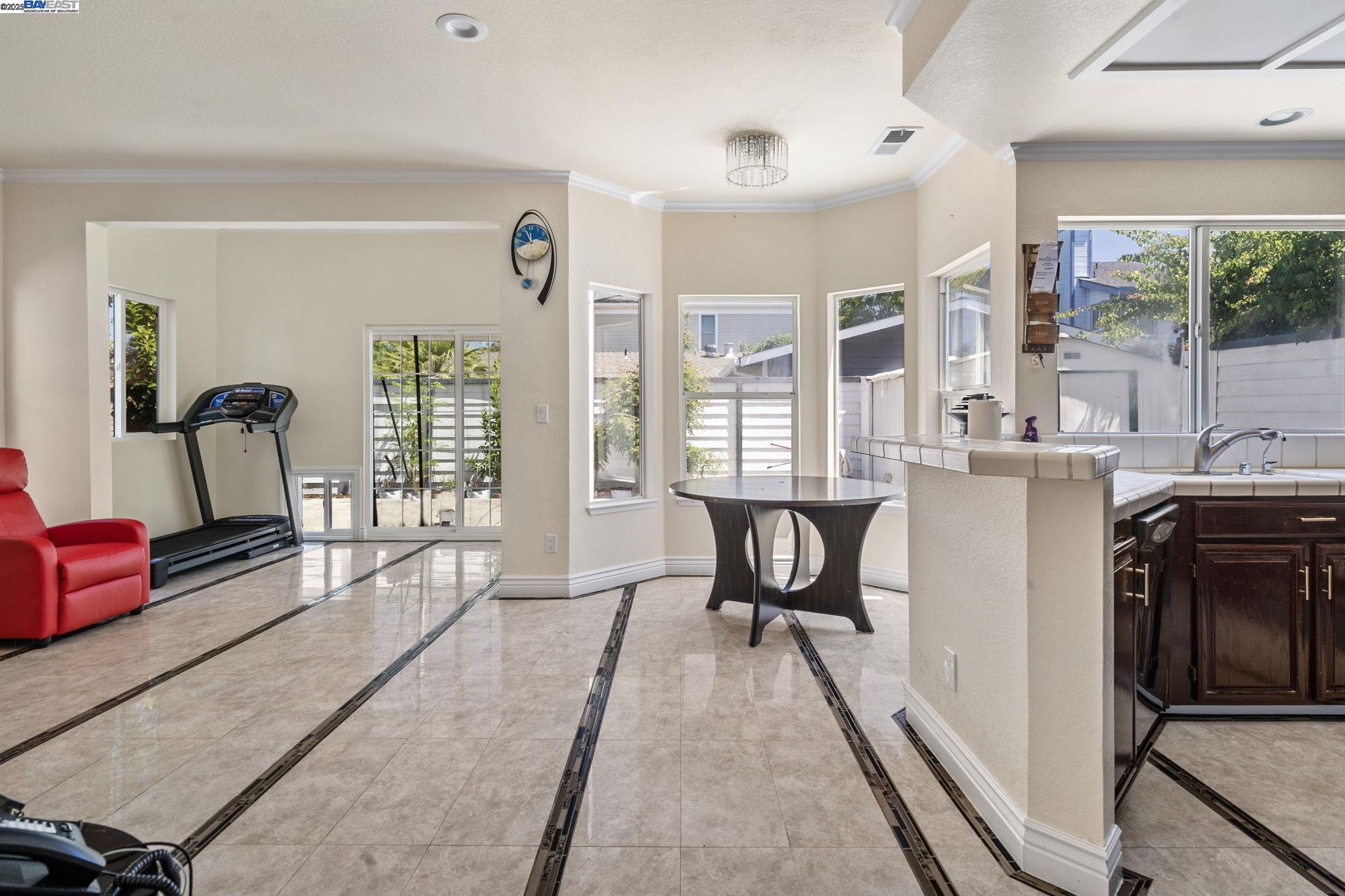 Detail Gallery Image 11 of 37 For 33228 Jamie Cir, Fremont,  CA 94555 - 4 Beds | 2/1 Baths