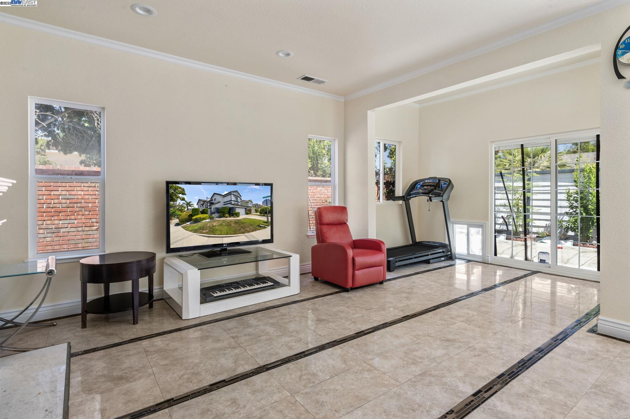 Detail Gallery Image 12 of 37 For 33228 Jamie Cir, Fremont,  CA 94555 - 4 Beds | 2/1 Baths