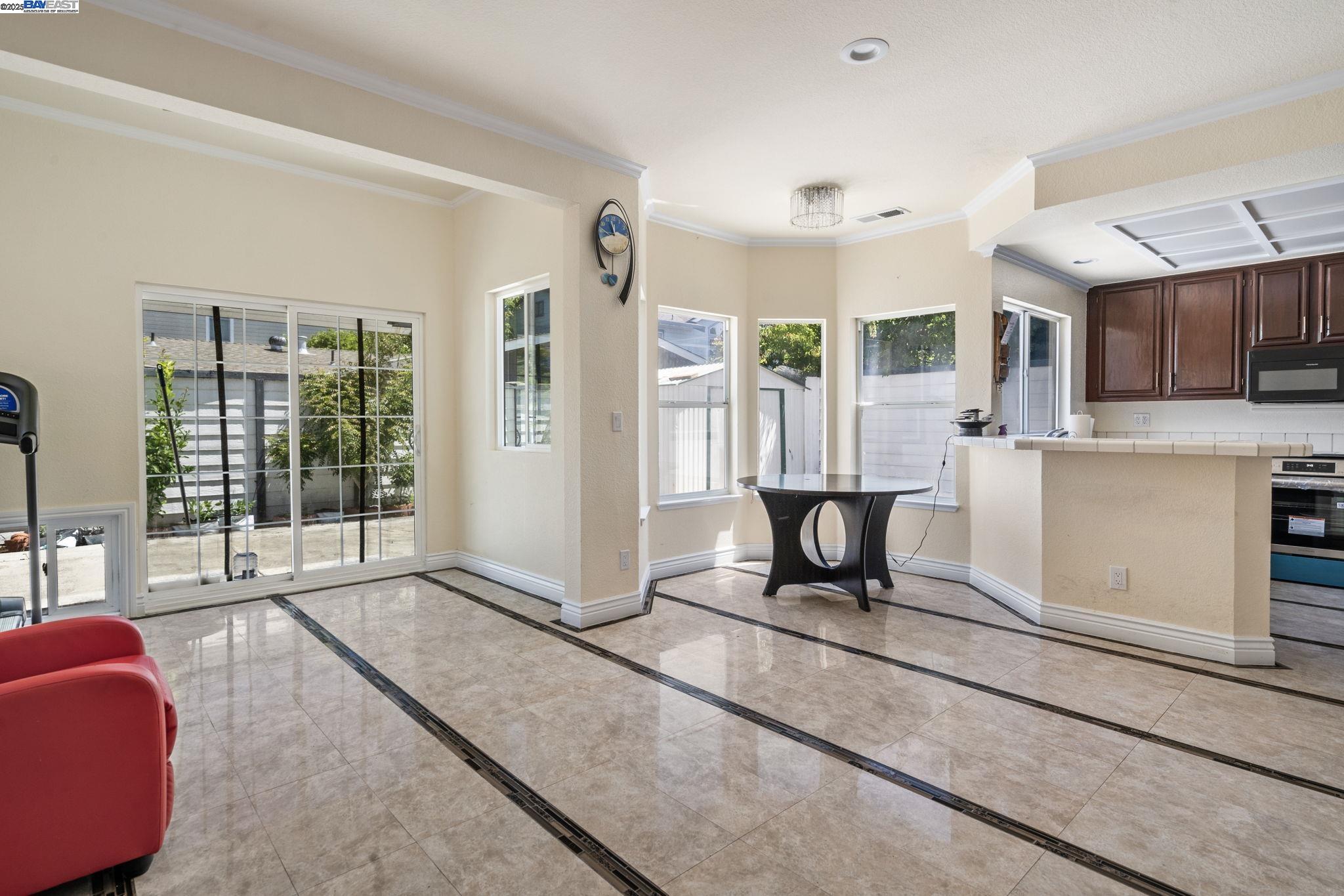 Detail Gallery Image 13 of 37 For 33228 Jamie Cir, Fremont,  CA 94555 - 4 Beds | 2/1 Baths