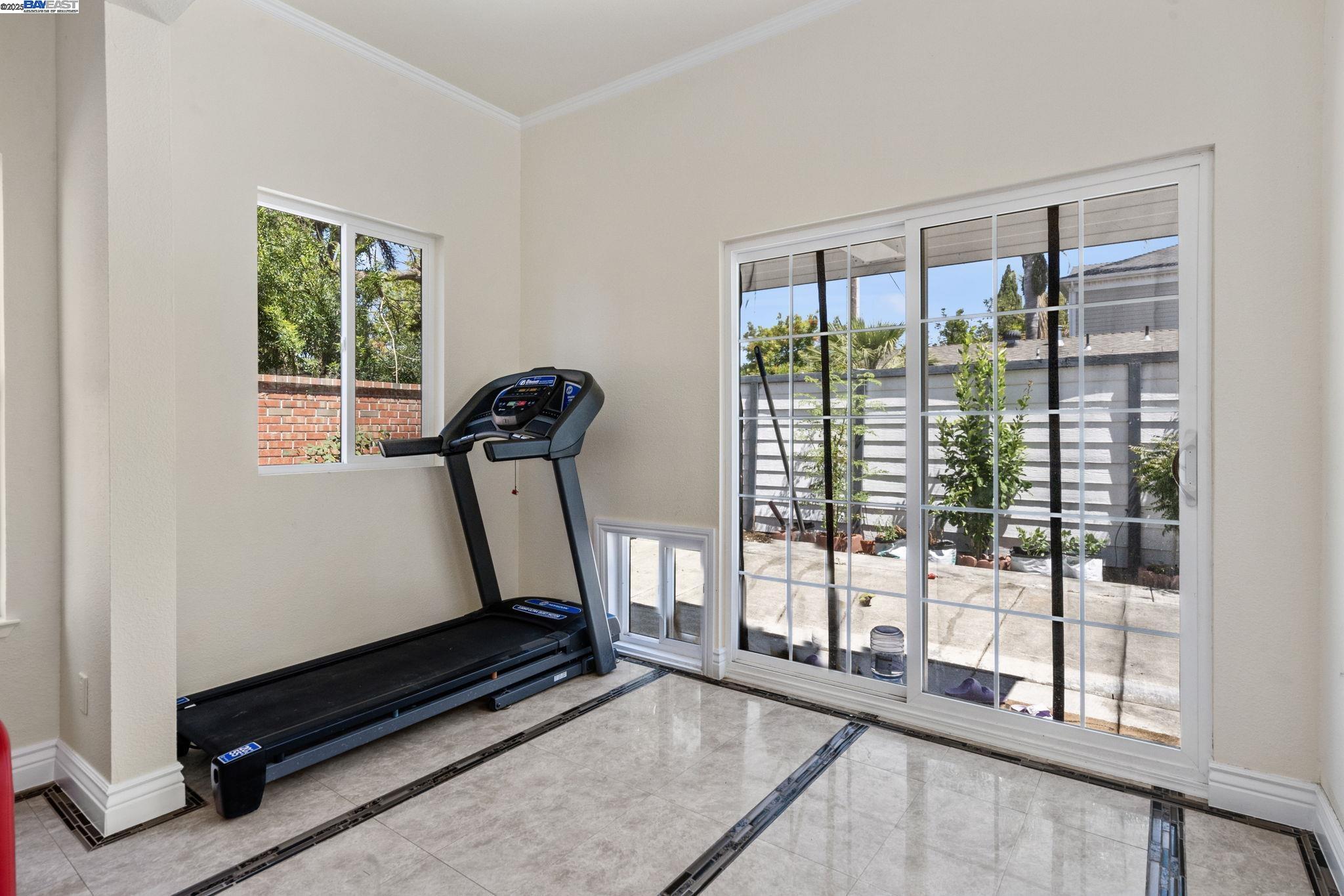 Detail Gallery Image 14 of 37 For 33228 Jamie Cir, Fremont,  CA 94555 - 4 Beds | 2/1 Baths