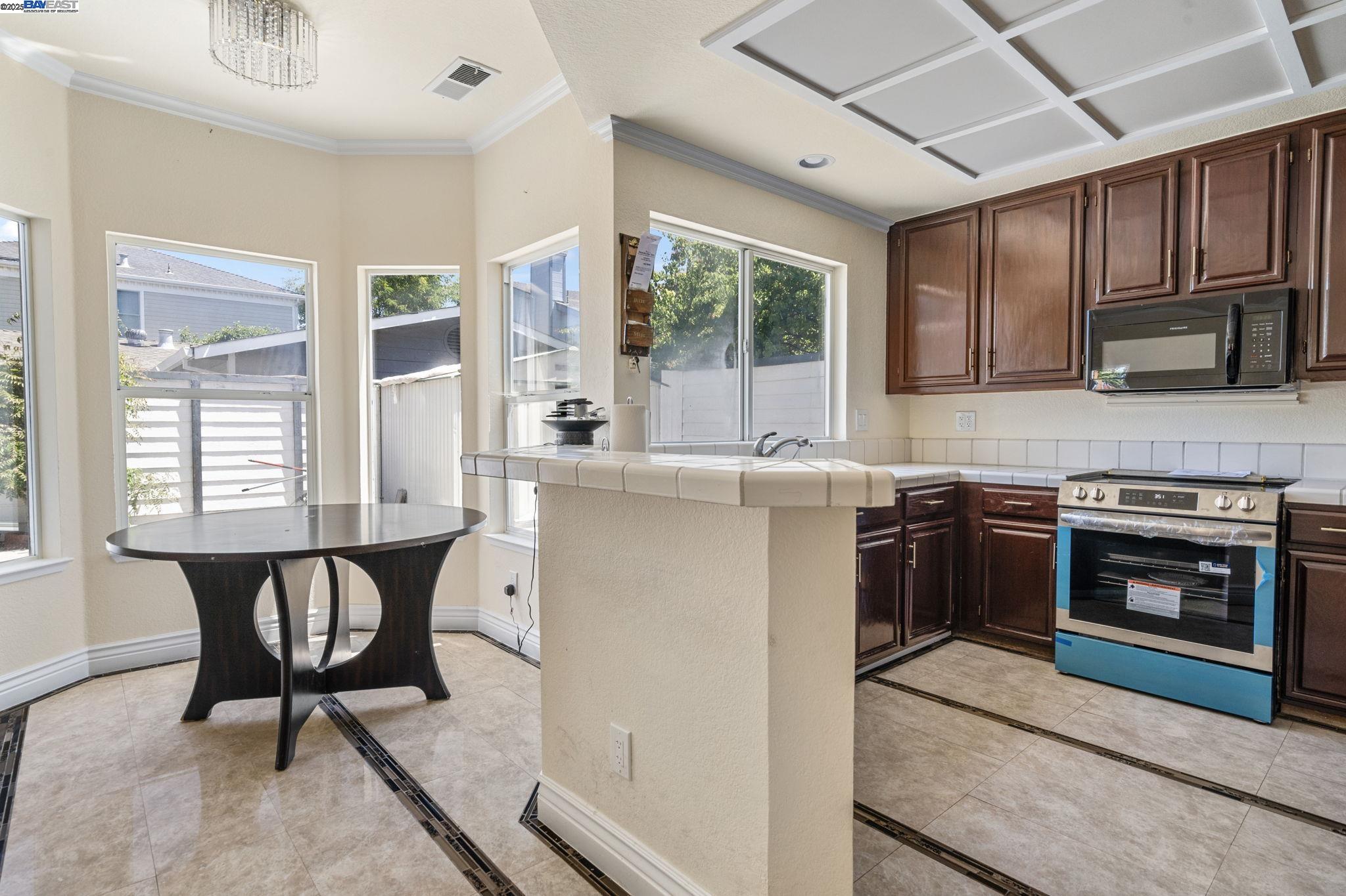 Detail Gallery Image 19 of 37 For 33228 Jamie Cir, Fremont,  CA 94555 - 4 Beds | 2/1 Baths