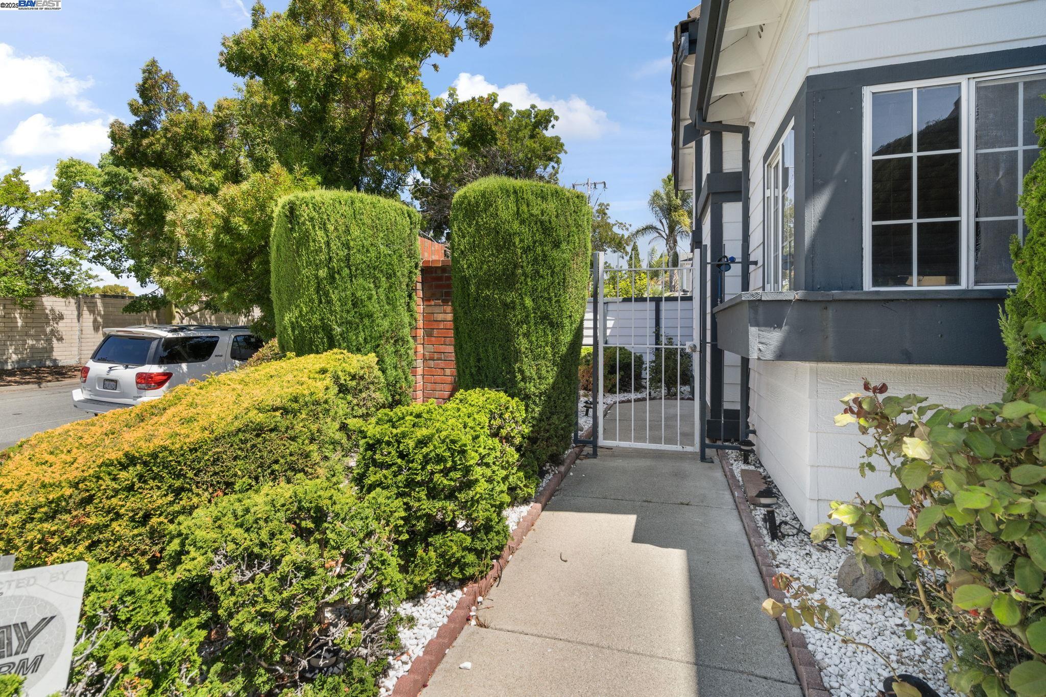 Detail Gallery Image 3 of 37 For 33228 Jamie Cir, Fremont,  CA 94555 - 4 Beds | 2/1 Baths