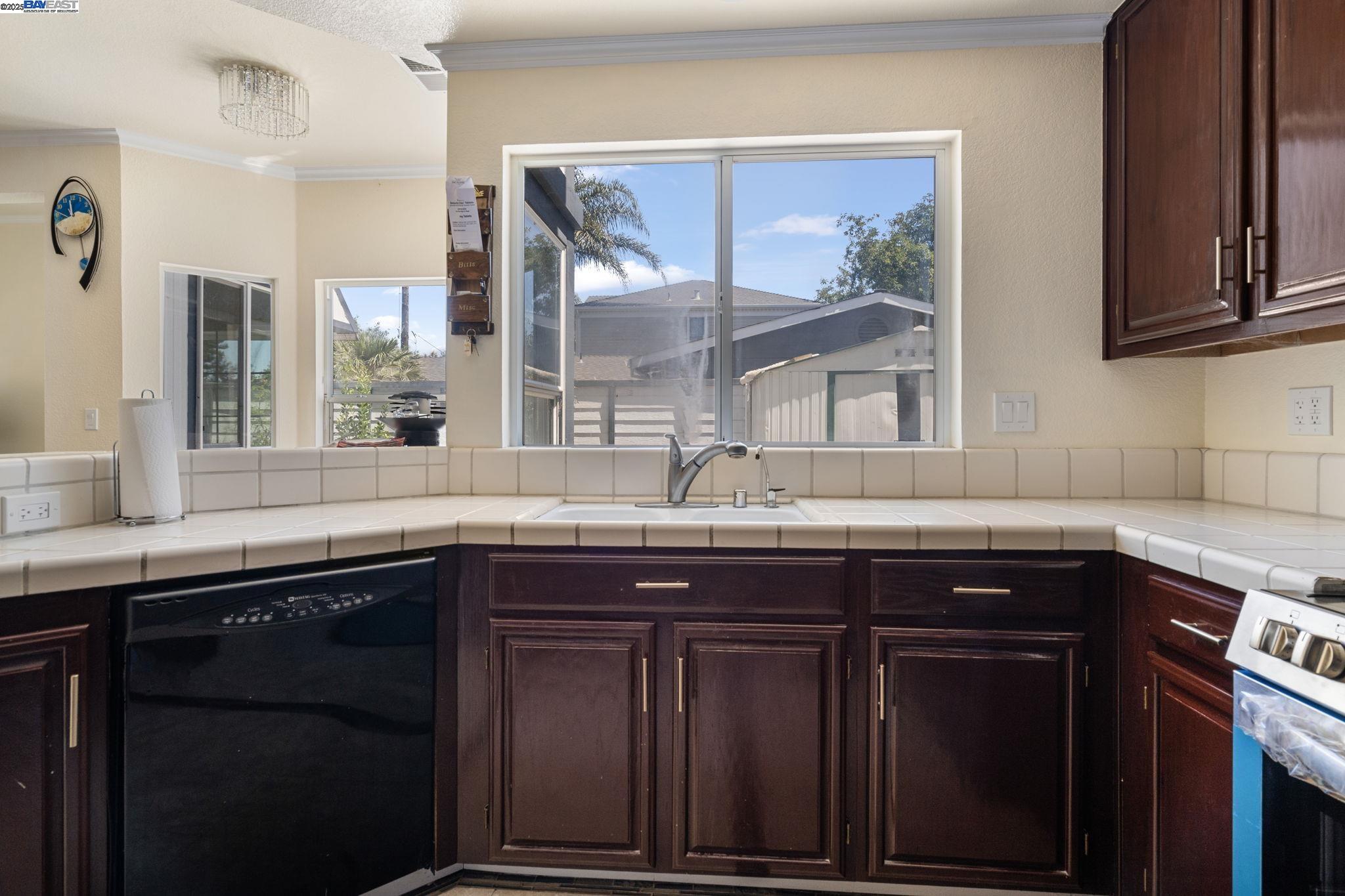 Detail Gallery Image 23 of 37 For 33228 Jamie Cir, Fremont,  CA 94555 - 4 Beds | 2/1 Baths