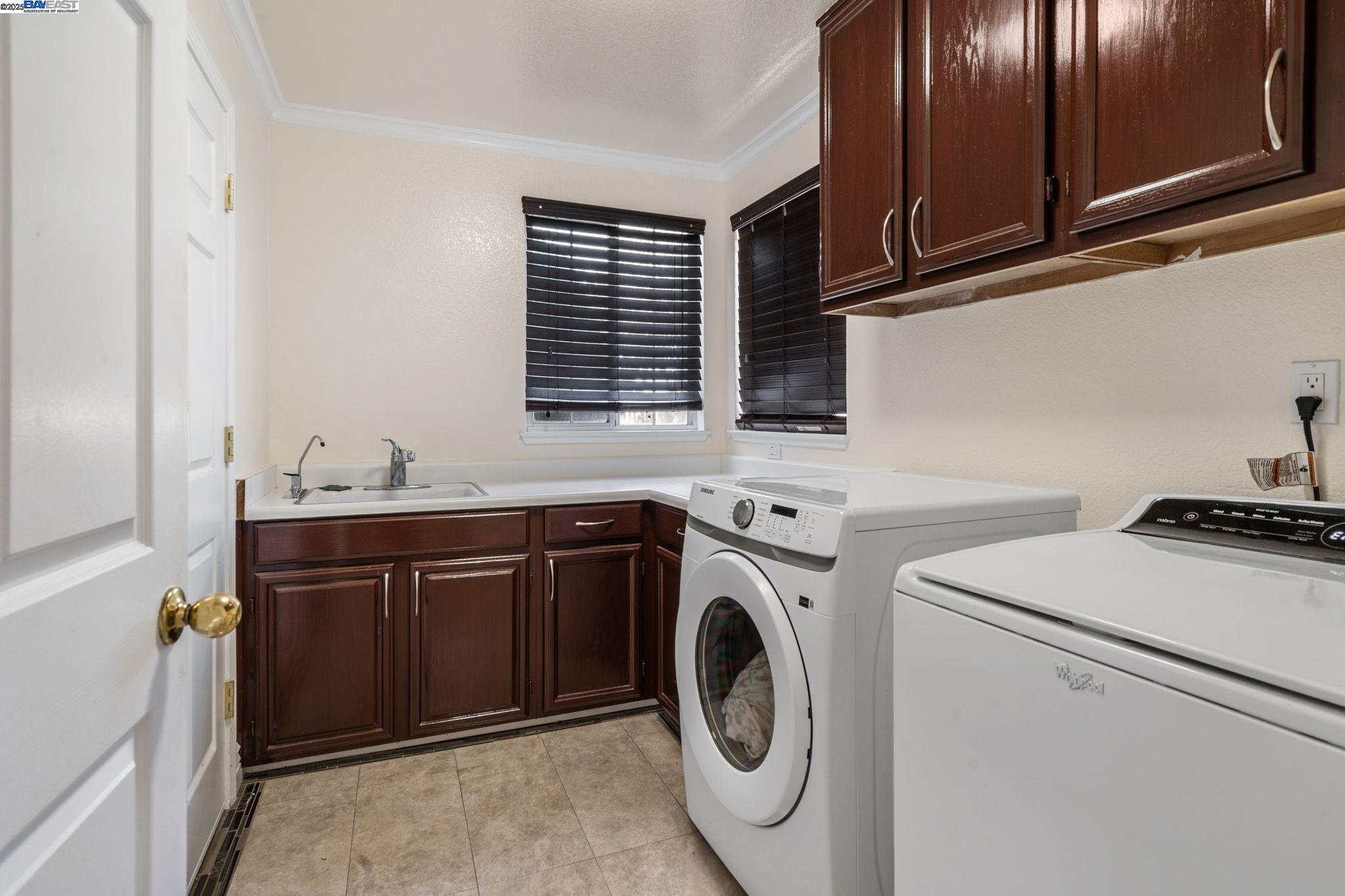 Detail Gallery Image 7 of 37 For 33228 Jamie Cir, Fremont,  CA 94555 - 4 Beds | 2/1 Baths