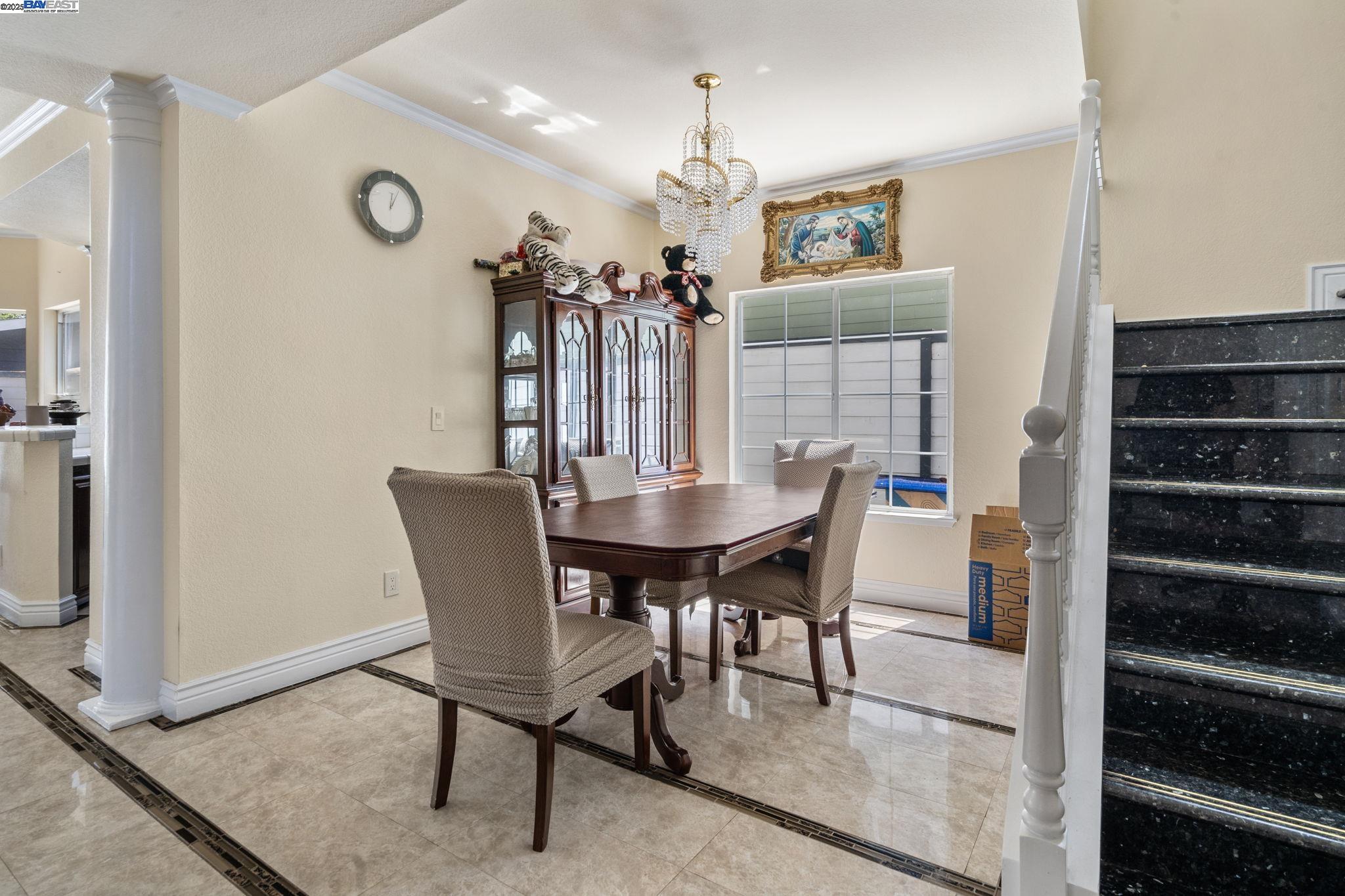 Detail Gallery Image 9 of 37 For 33228 Jamie Cir, Fremont,  CA 94555 - 4 Beds | 2/1 Baths