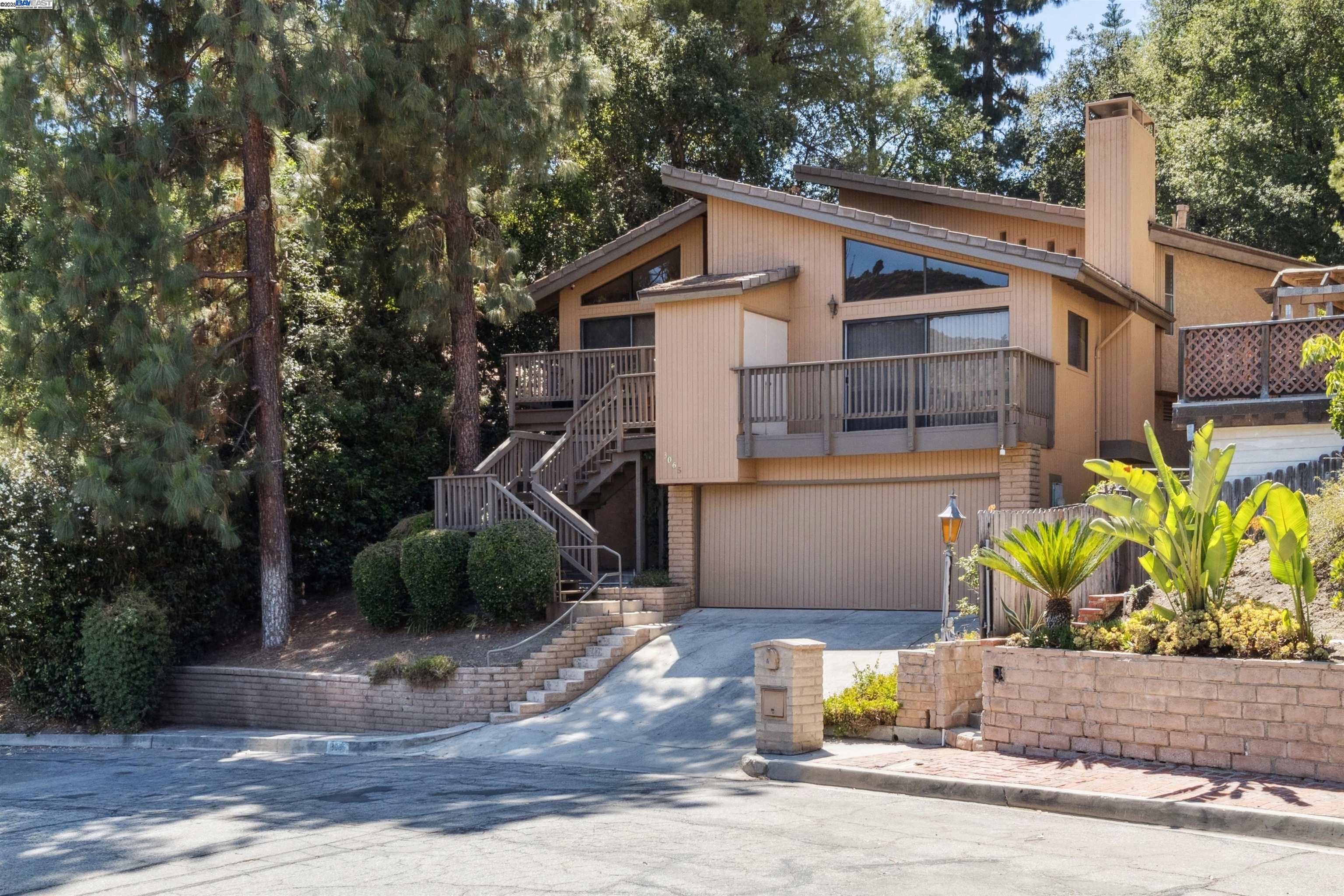 Detail Gallery Image 1 of 26 For 3065 Paddington Rd, Glendale,  CA 91206 - 3 Beds | 2/1 Baths
