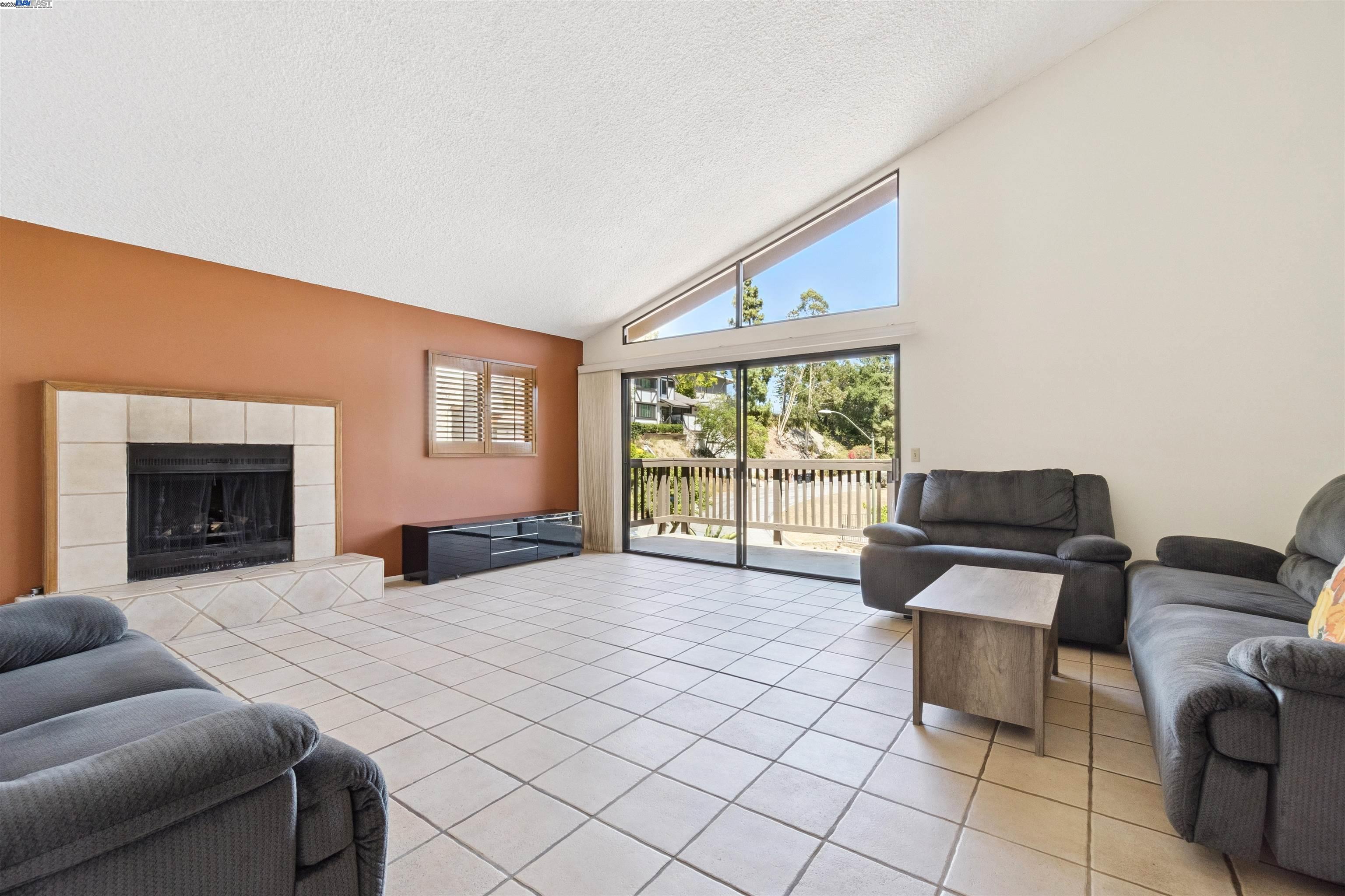 Detail Gallery Image 11 of 26 For 3065 Paddington Rd, Glendale,  CA 91206 - 3 Beds | 2/1 Baths