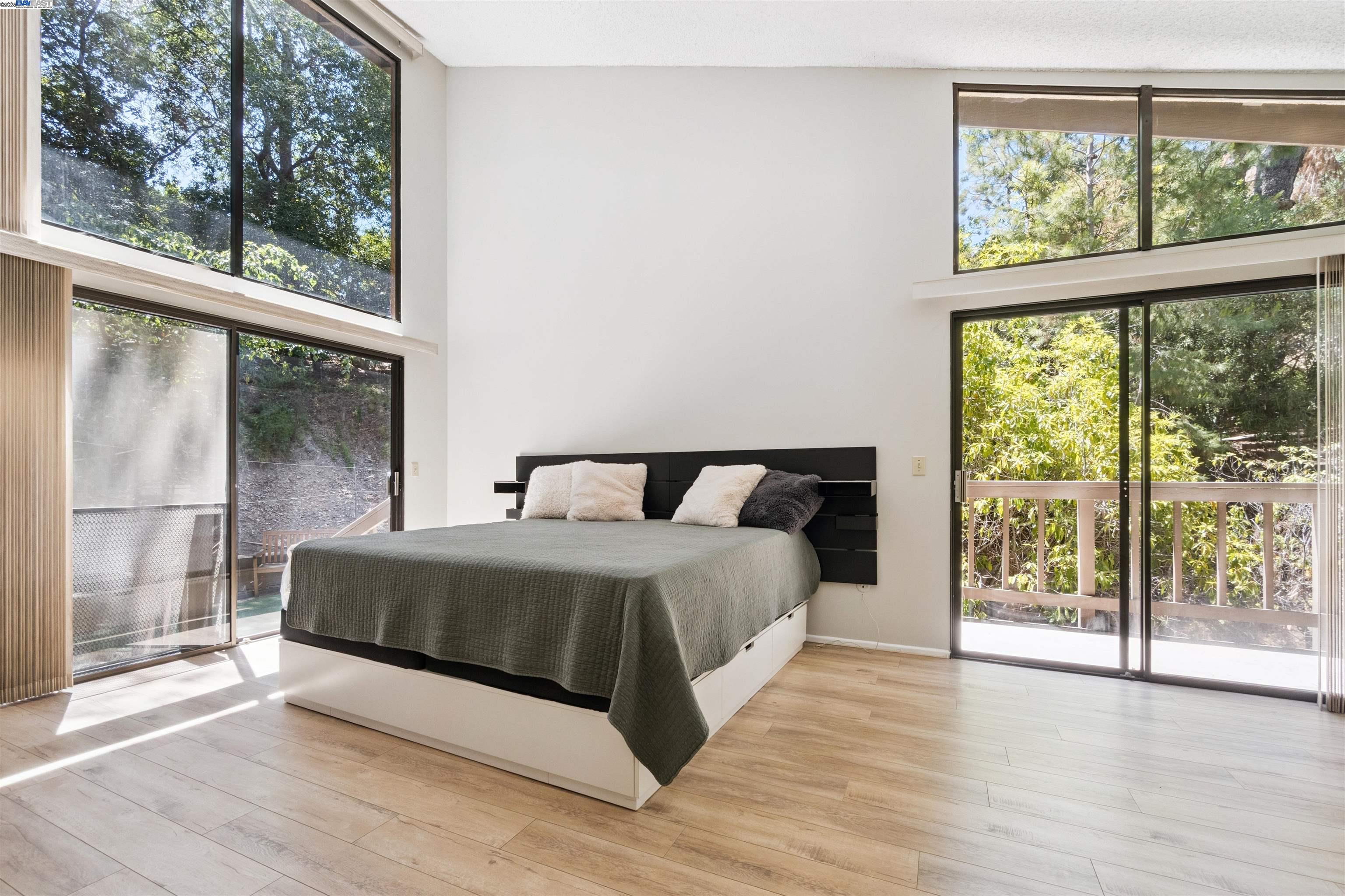 Detail Gallery Image 13 of 26 For 3065 Paddington Rd, Glendale,  CA 91206 - 3 Beds | 2/1 Baths