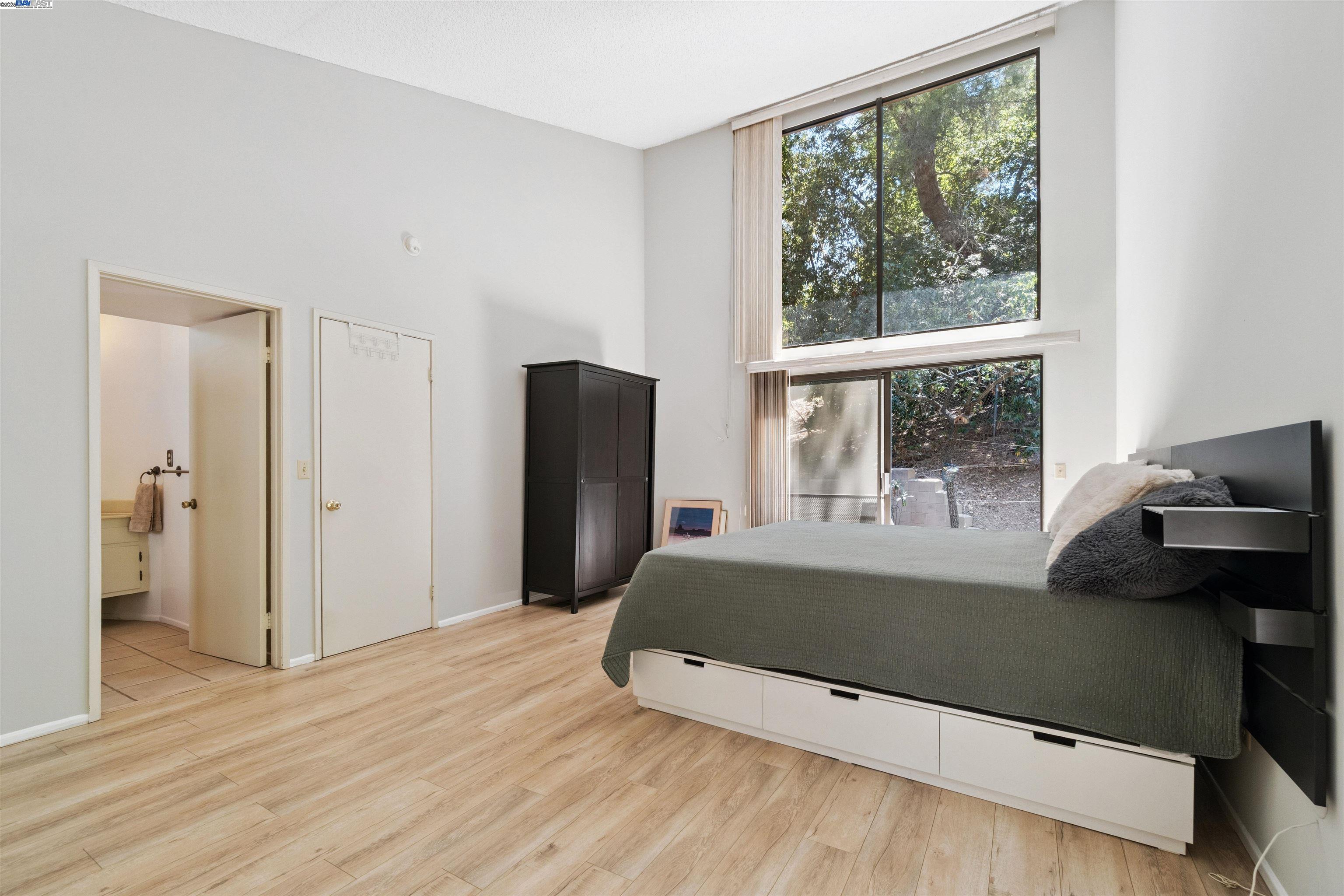 Detail Gallery Image 14 of 26 For 3065 Paddington Rd, Glendale,  CA 91206 - 3 Beds | 2/1 Baths