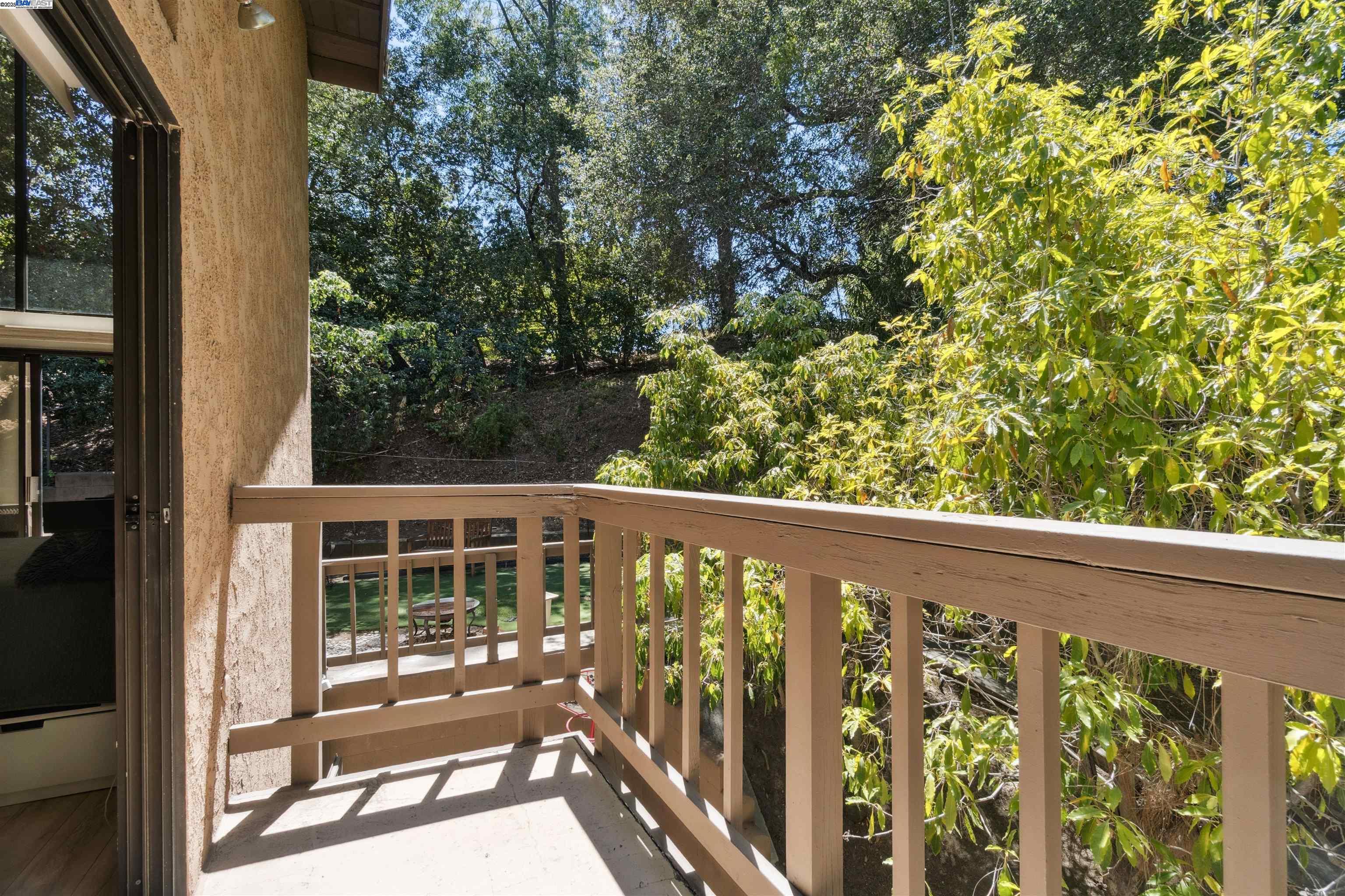 Detail Gallery Image 15 of 26 For 3065 Paddington Rd, Glendale,  CA 91206 - 3 Beds | 2/1 Baths