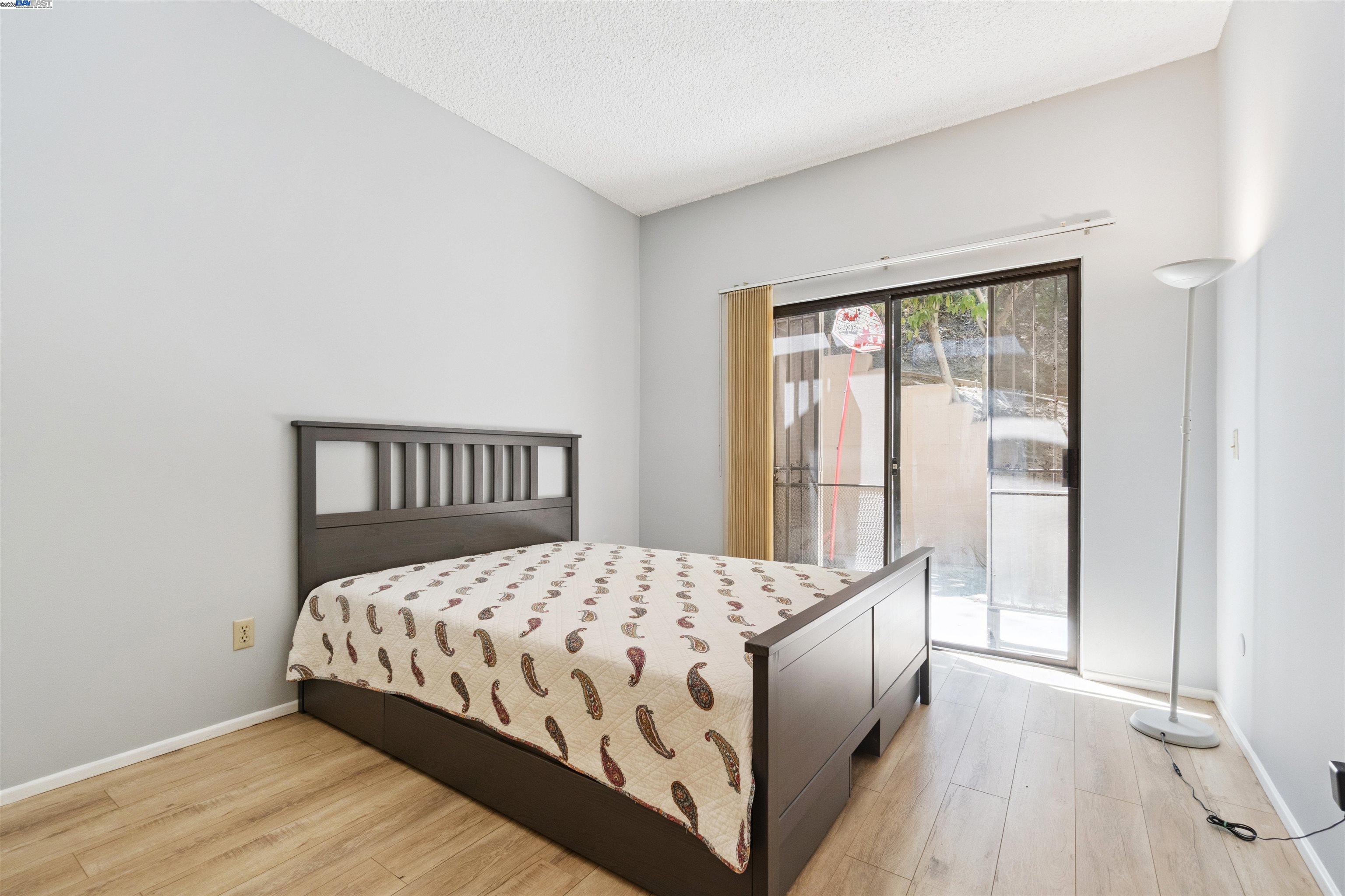 Detail Gallery Image 17 of 26 For 3065 Paddington Rd, Glendale,  CA 91206 - 3 Beds | 2/1 Baths
