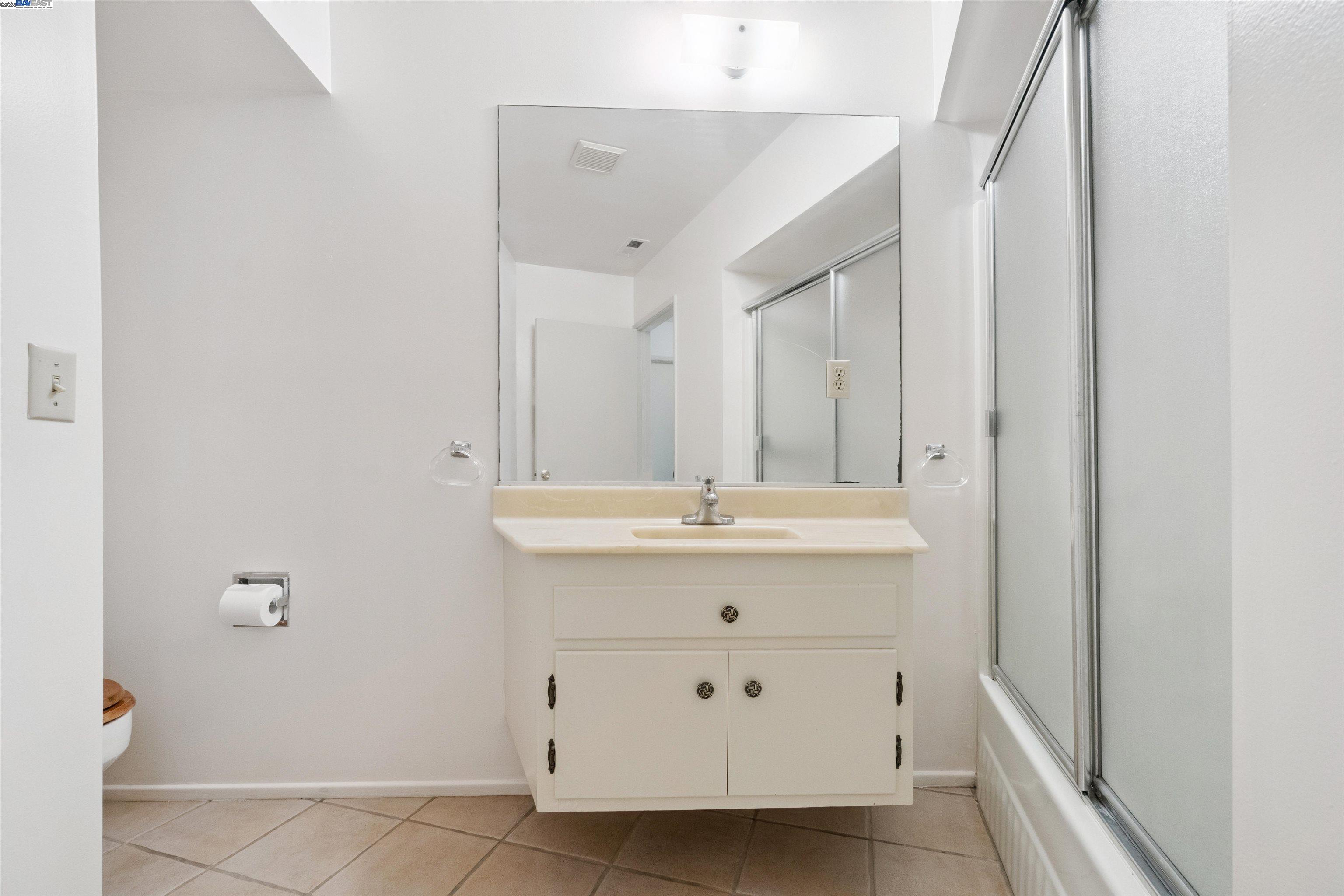 Detail Gallery Image 19 of 26 For 3065 Paddington Rd, Glendale,  CA 91206 - 3 Beds | 2/1 Baths