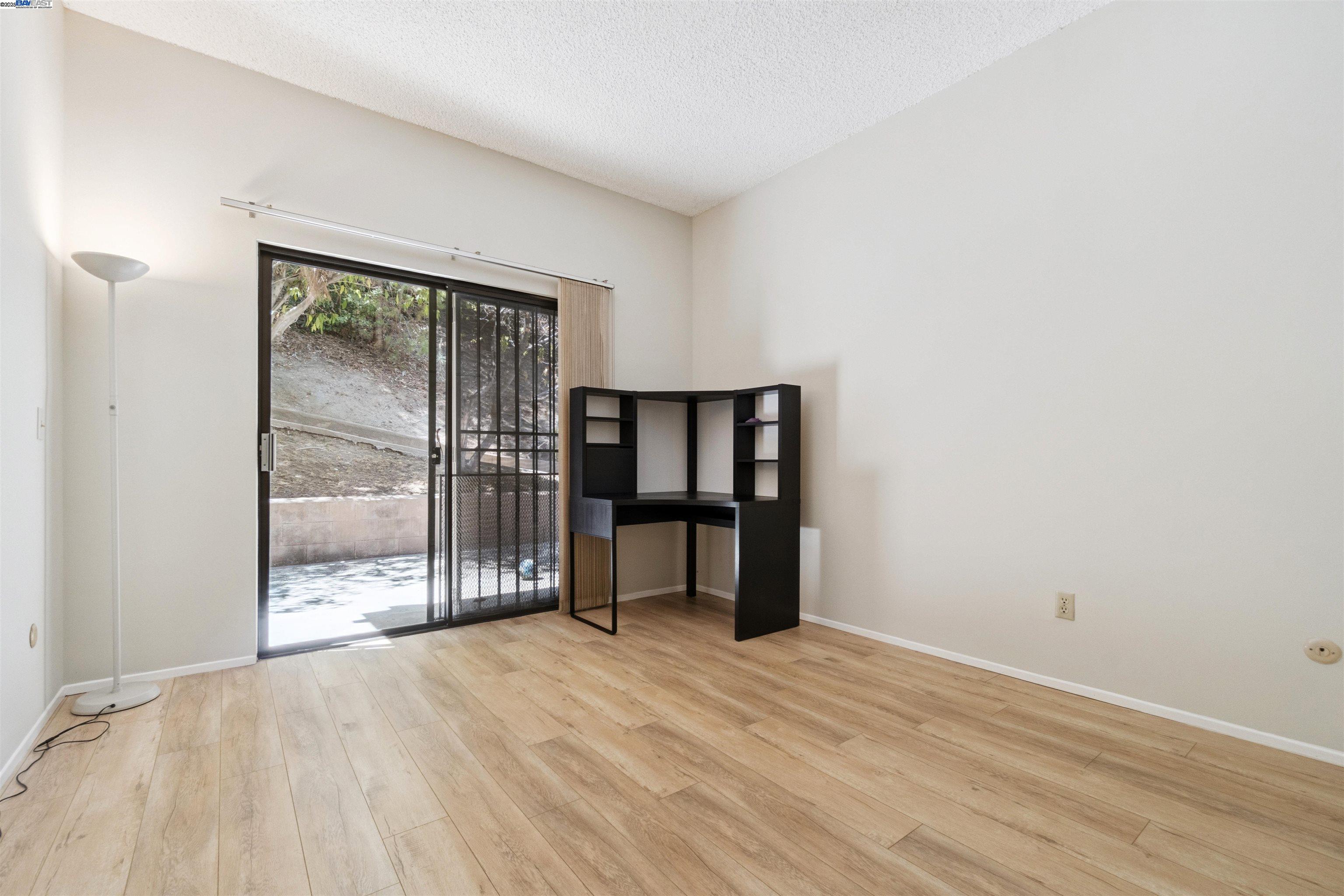 Detail Gallery Image 20 of 26 For 3065 Paddington Rd, Glendale,  CA 91206 - 3 Beds | 2/1 Baths