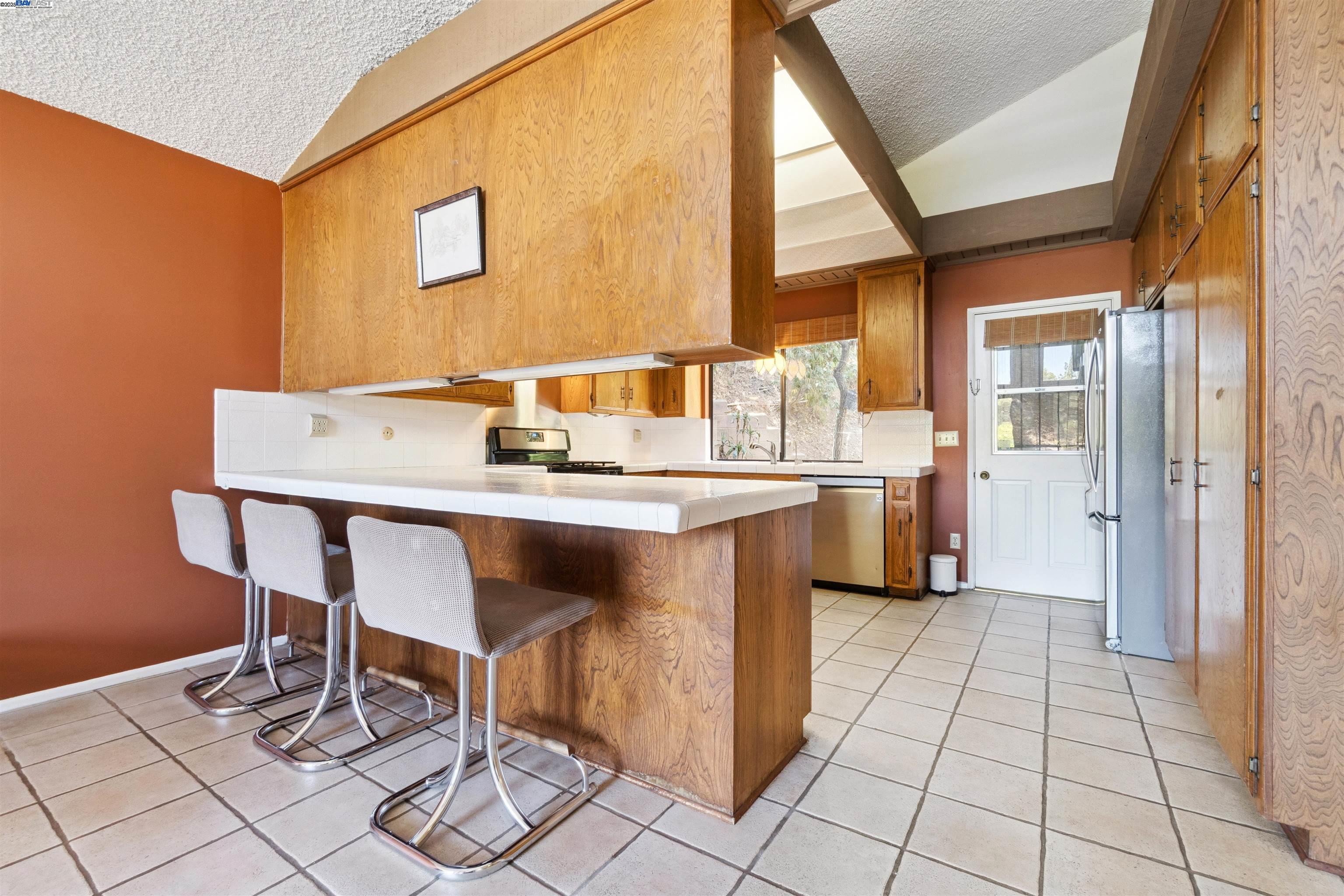 Detail Gallery Image 4 of 26 For 3065 Paddington Rd, Glendale,  CA 91206 - 3 Beds | 2/1 Baths