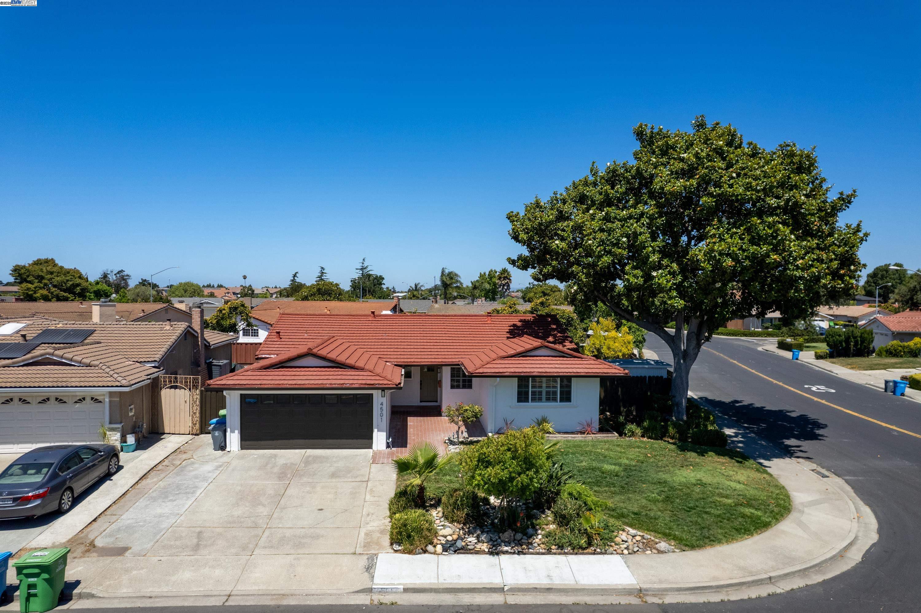 Detail Gallery Image 2 of 35 For 4501 Alice Way, Union City,  CA 94587 - 4 Beds | 2 Baths