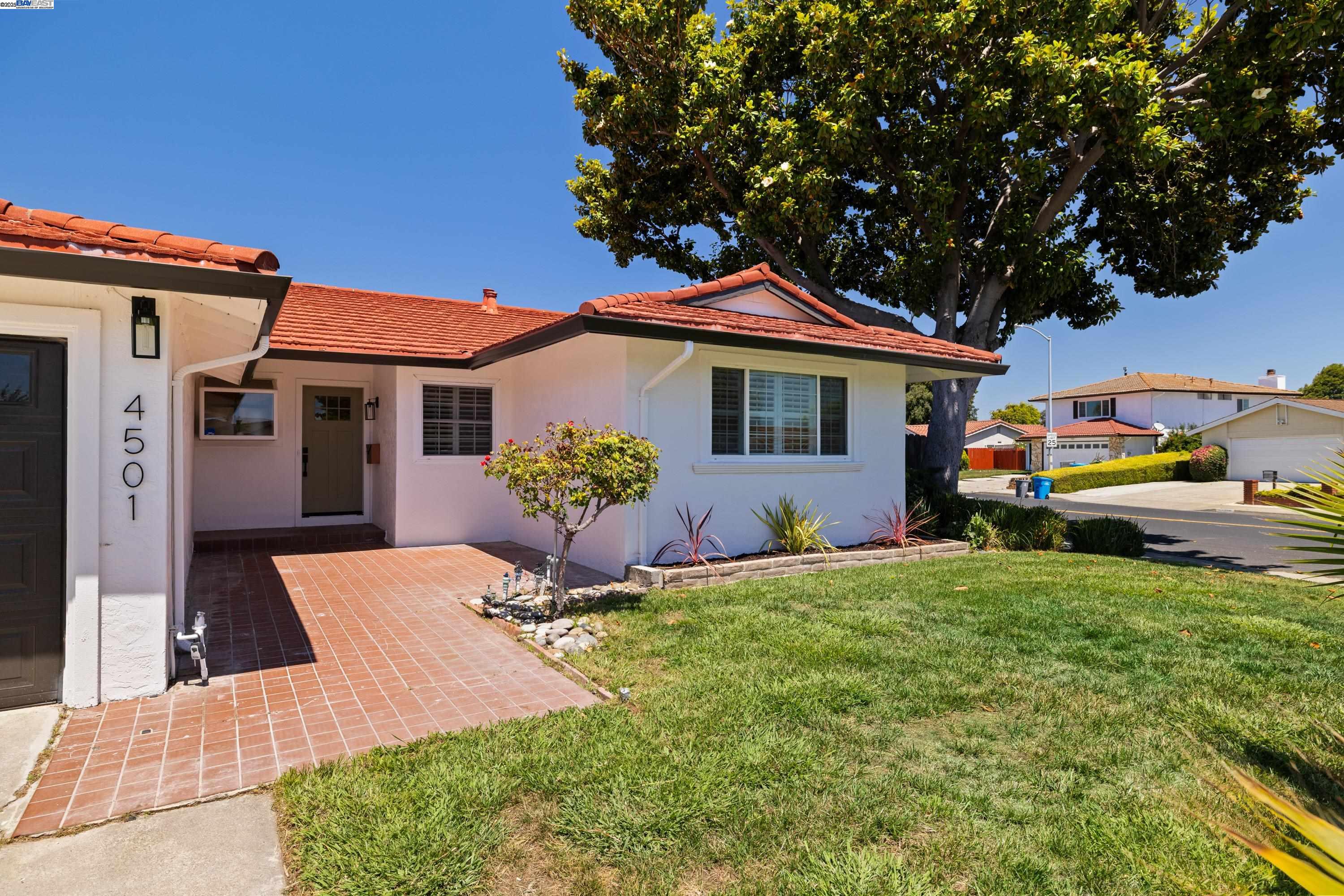 Detail Gallery Image 3 of 35 For 4501 Alice Way, Union City,  CA 94587 - 4 Beds | 2 Baths