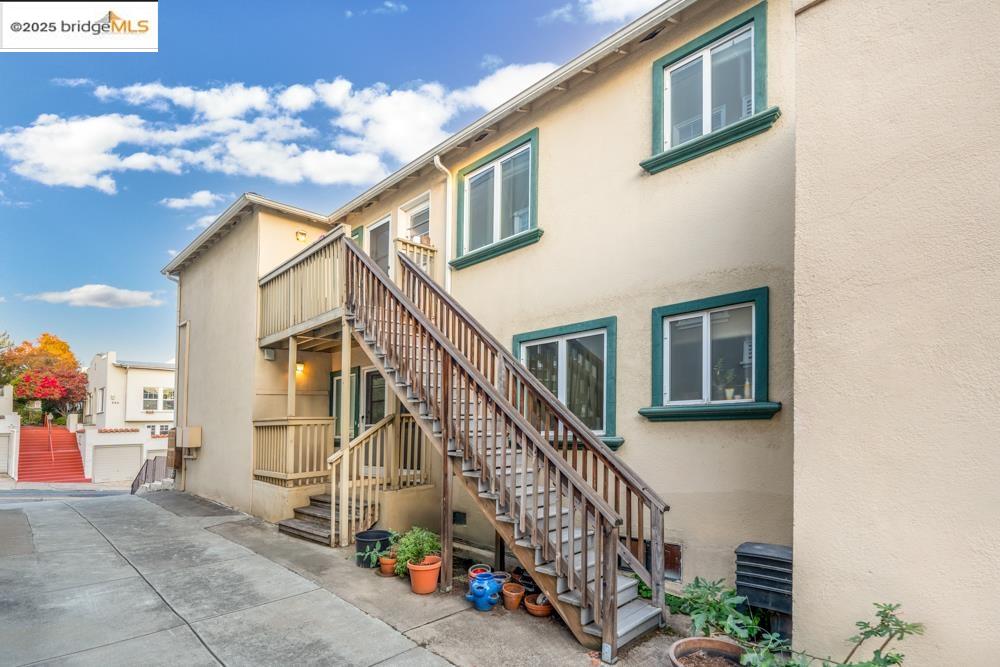 Detail Gallery Image 4 of 19 For 539 Mandana, Oakland,  CA 94610 - – Beds | – Baths