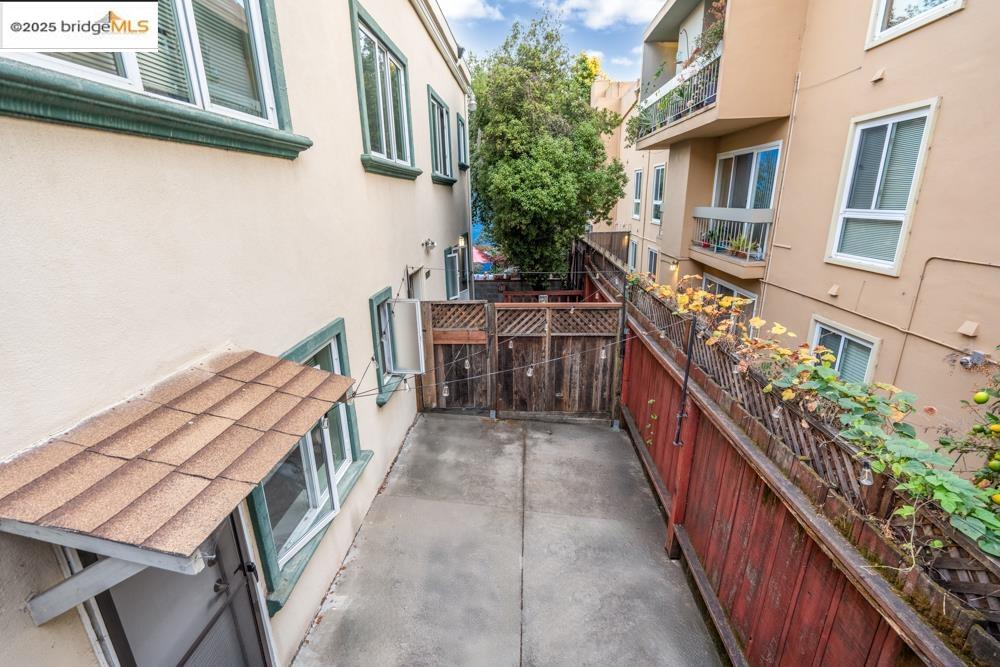 Detail Gallery Image 7 of 19 For 539 Mandana, Oakland,  CA 94610 - – Beds | – Baths