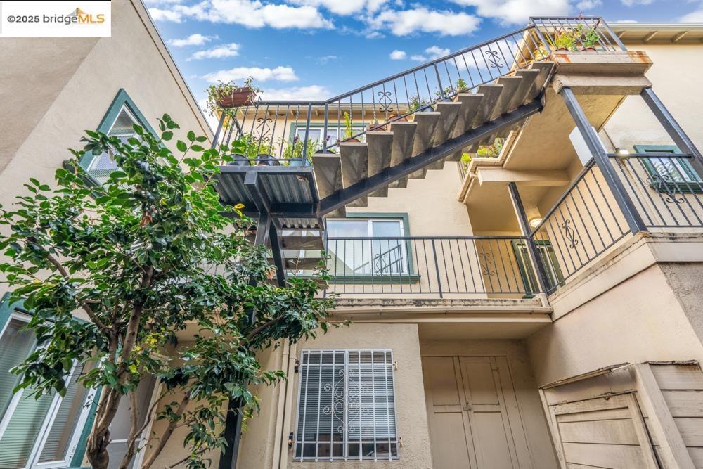 Detail Gallery Image 8 of 19 For 539 Mandana, Oakland,  CA 94610 - – Beds | – Baths