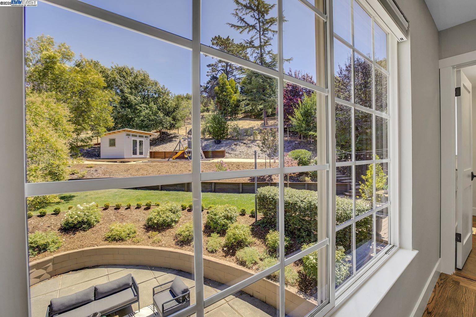 Detail Gallery Image 35 of 55 For 382 Castello Rd, Lafayette,  CA 94549 - 3 Beds | 2/1 Baths