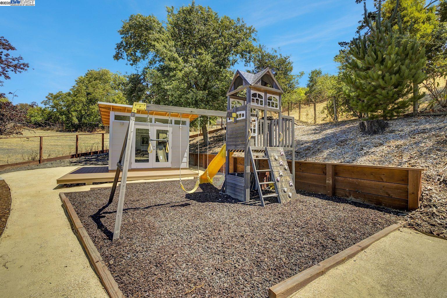 Detail Gallery Image 42 of 55 For 382 Castello Rd, Lafayette,  CA 94549 - 3 Beds | 2/1 Baths
