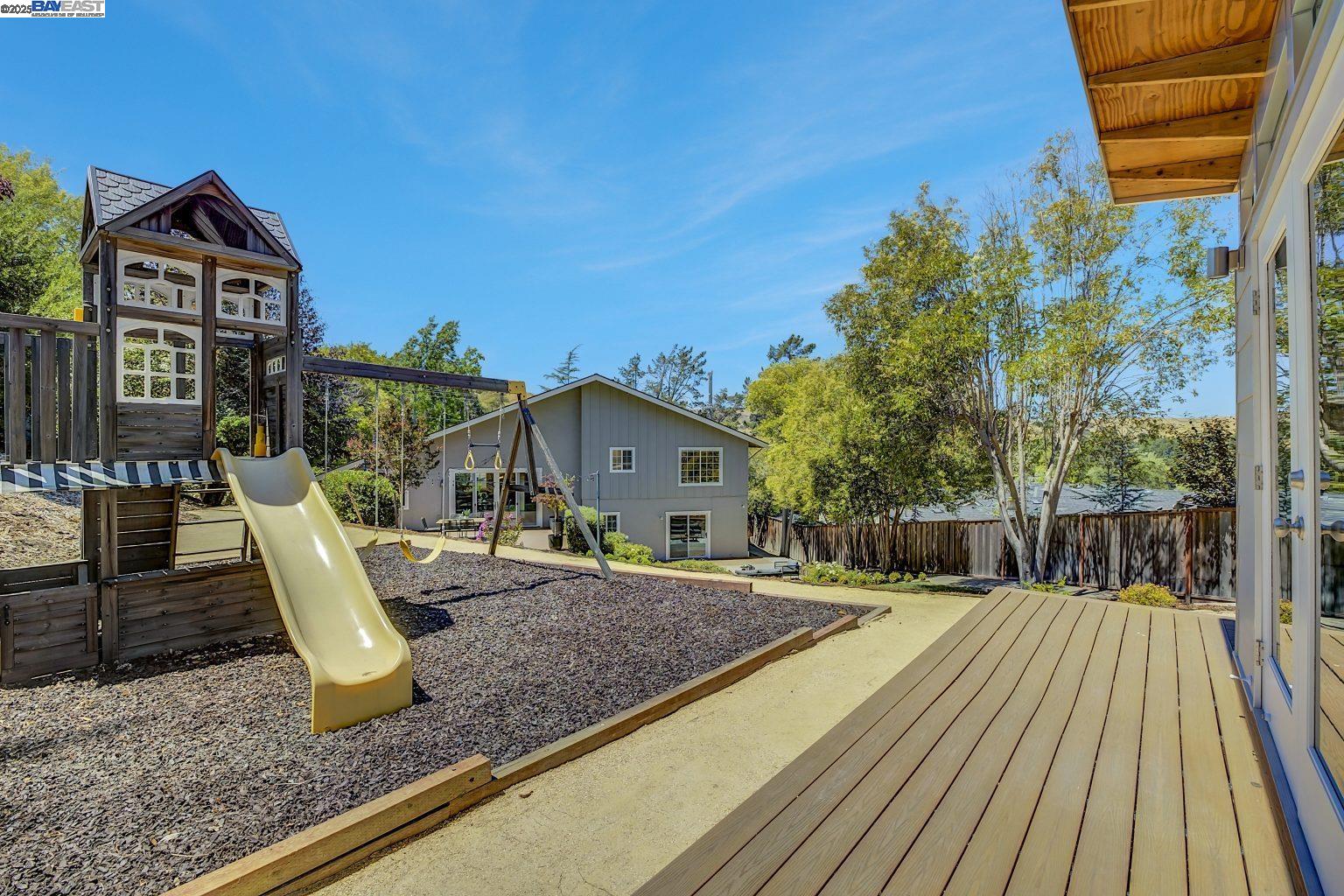 Detail Gallery Image 43 of 55 For 382 Castello Rd, Lafayette,  CA 94549 - 3 Beds | 2/1 Baths