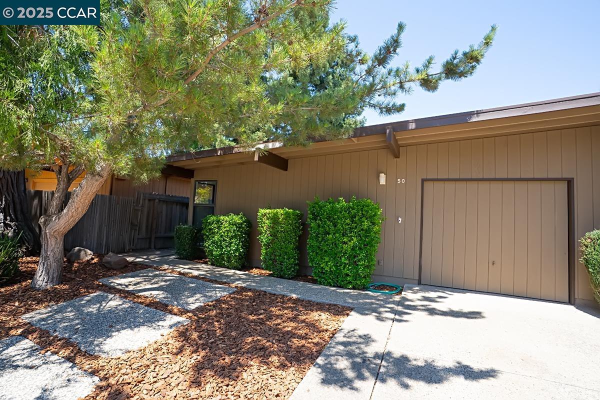 Detail Gallery Image 2 of 39 For 50 Chief #50 CHIEF CT,  Sacramento,  CA 95833 - 3 Beds | 2 Baths
