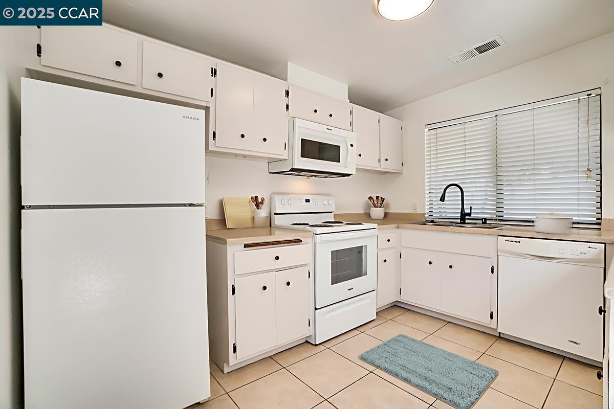 Detail Gallery Image 4 of 39 For 50 Chief #50 CHIEF CT,  Sacramento,  CA 95833 - 3 Beds | 2 Baths