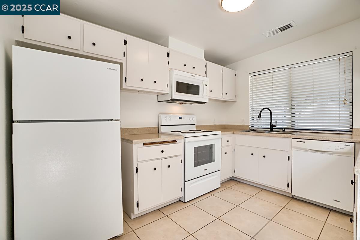 Detail Gallery Image 10 of 39 For 50 Chief #50 CHIEF CT,  Sacramento,  CA 95833 - 3 Beds | 2 Baths