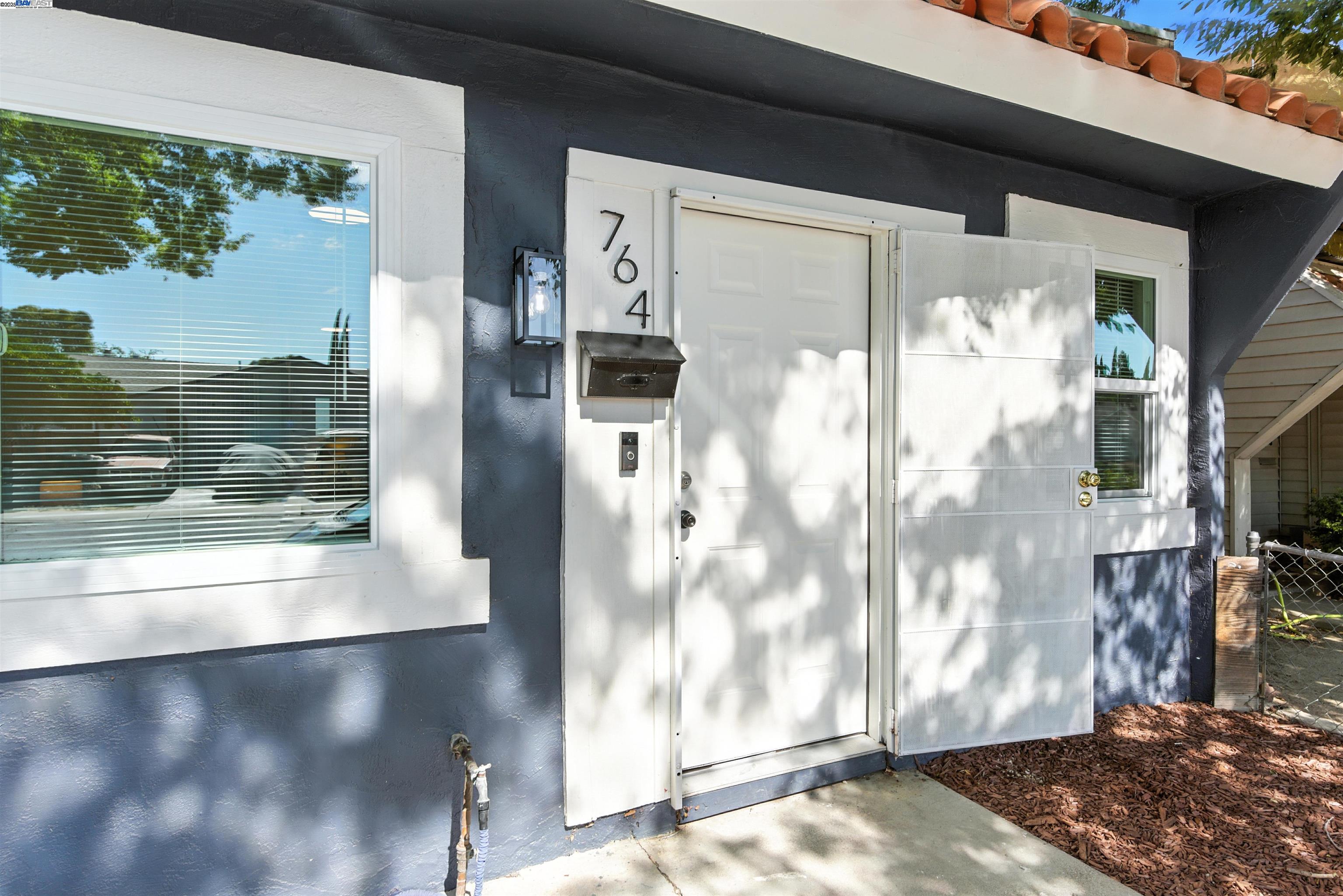 Detail Gallery Image 4 of 31 For 764 Sequoia Blvd, Tracy,  CA 95376 - 2 Beds | 1 Baths