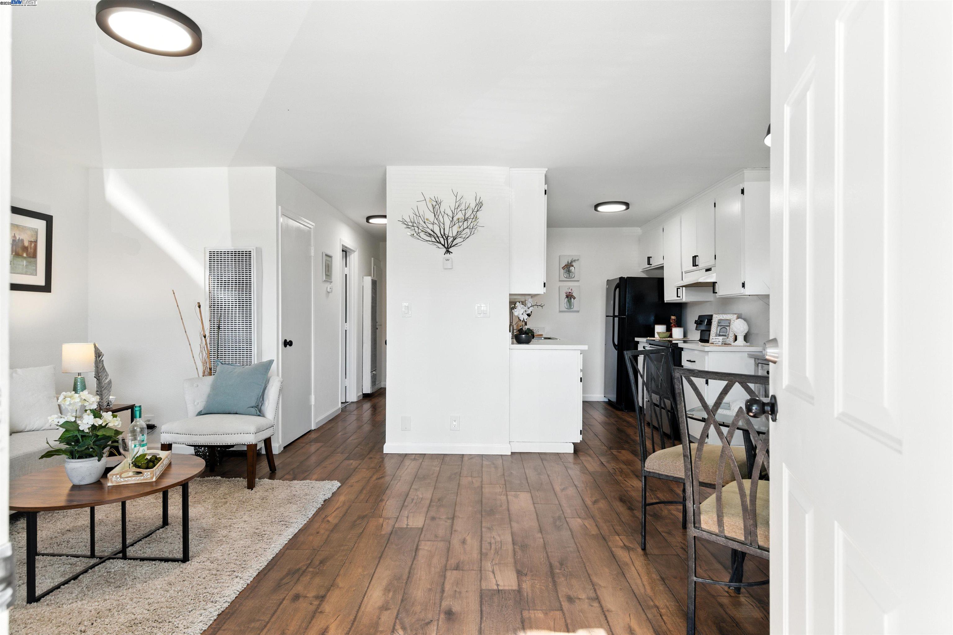 Detail Gallery Image 5 of 31 For 764 Sequoia Blvd, Tracy,  CA 95376 - 2 Beds | 1 Baths