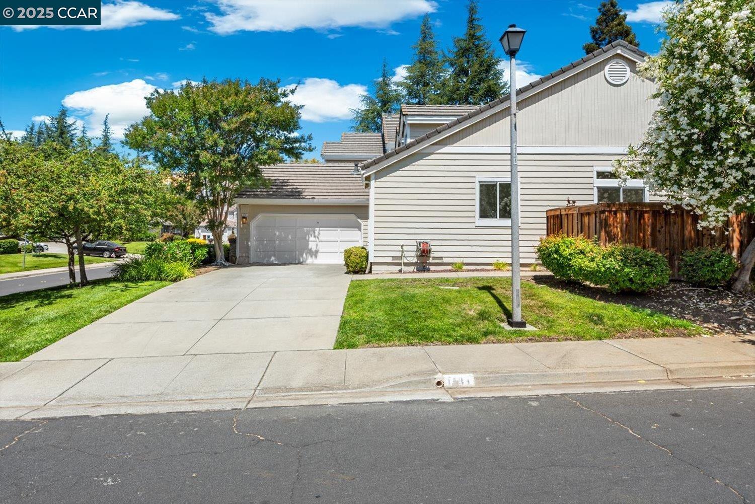 Detail Gallery Image 2 of 59 For 1731 Indian Wells Way, Clayton,  CA 94517 - 2 Beds | 2 Baths