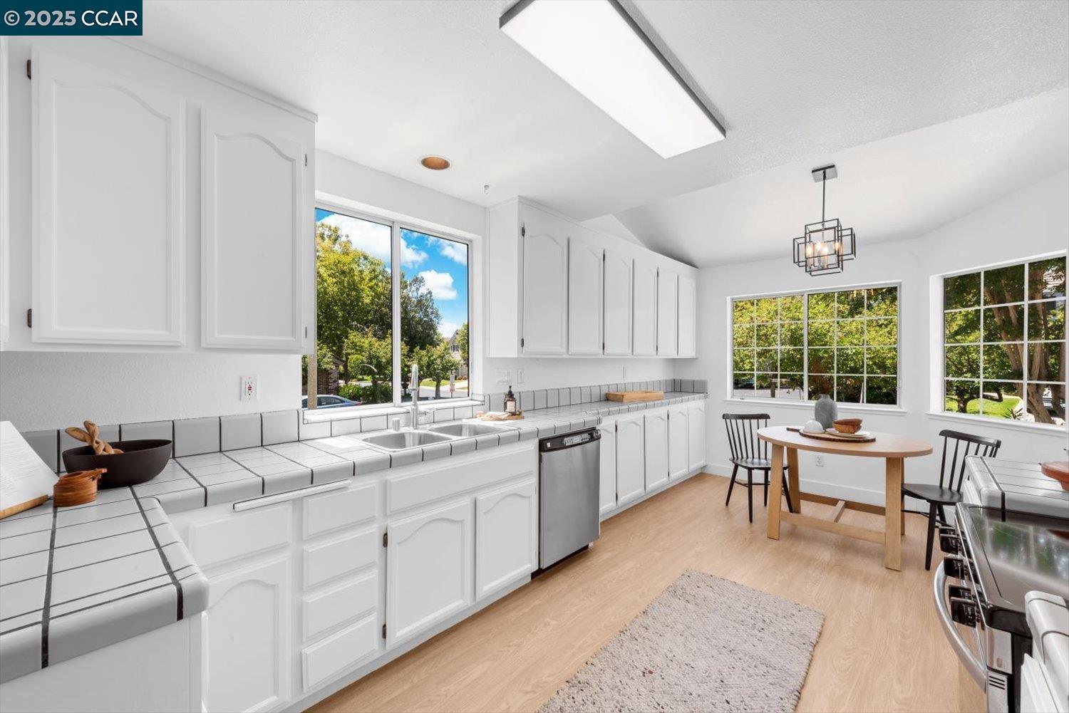 Detail Gallery Image 12 of 59 For 1731 Indian Wells Way, Clayton,  CA 94517 - 2 Beds | 2 Baths