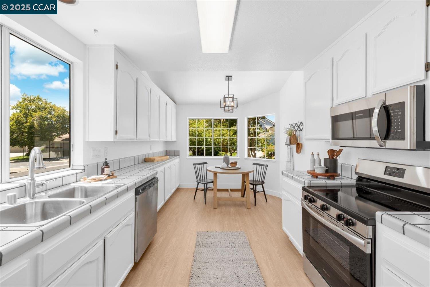 Detail Gallery Image 13 of 59 For 1731 Indian Wells Way, Clayton,  CA 94517 - 2 Beds | 2 Baths