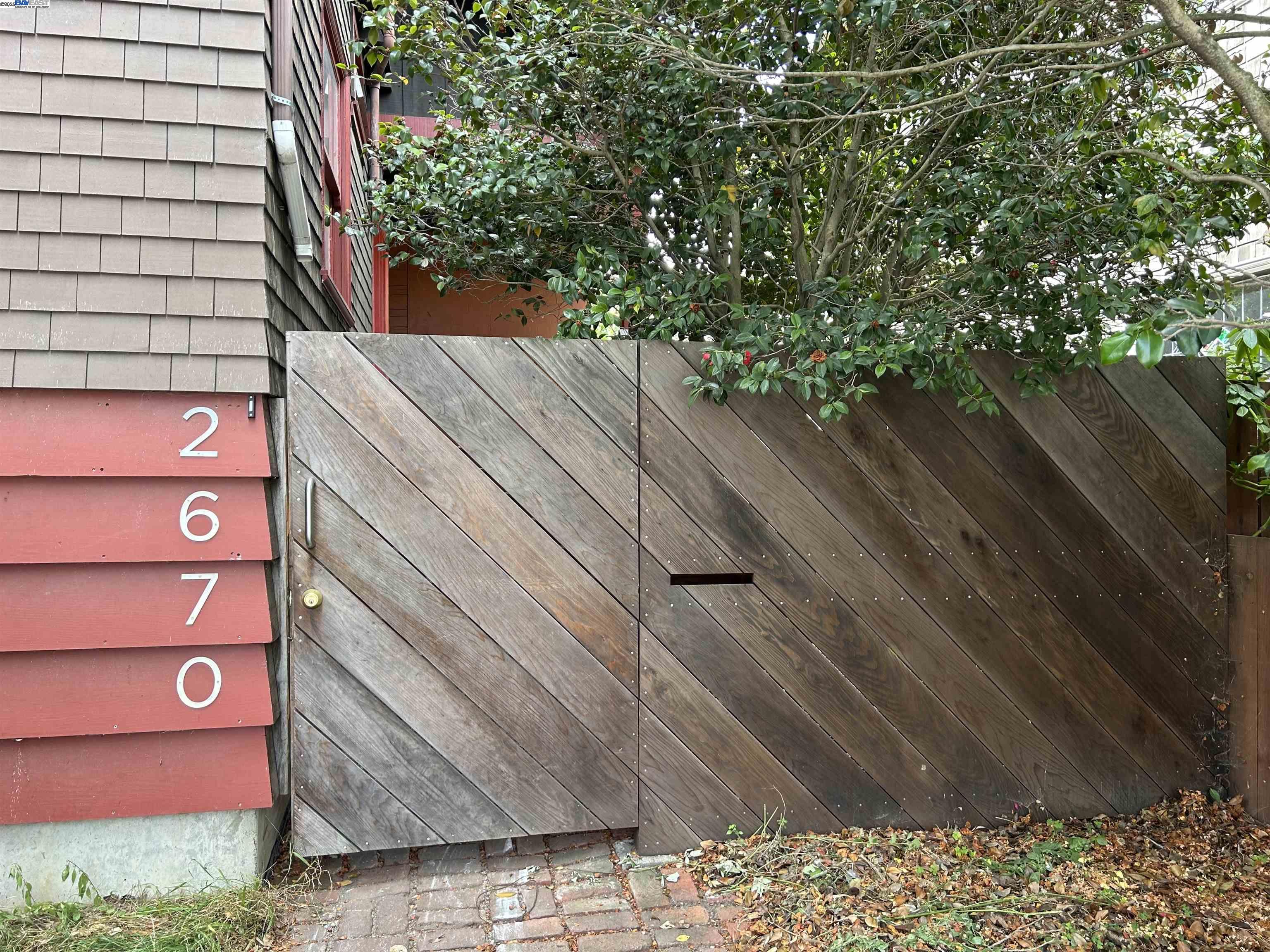 2670 Parker St, Berkeley, California 94704, 6 Bedrooms Bedrooms, 10 Rooms Rooms,3 BathroomsBathrooms,Residential,For Sale,2670 Parker St,41106539