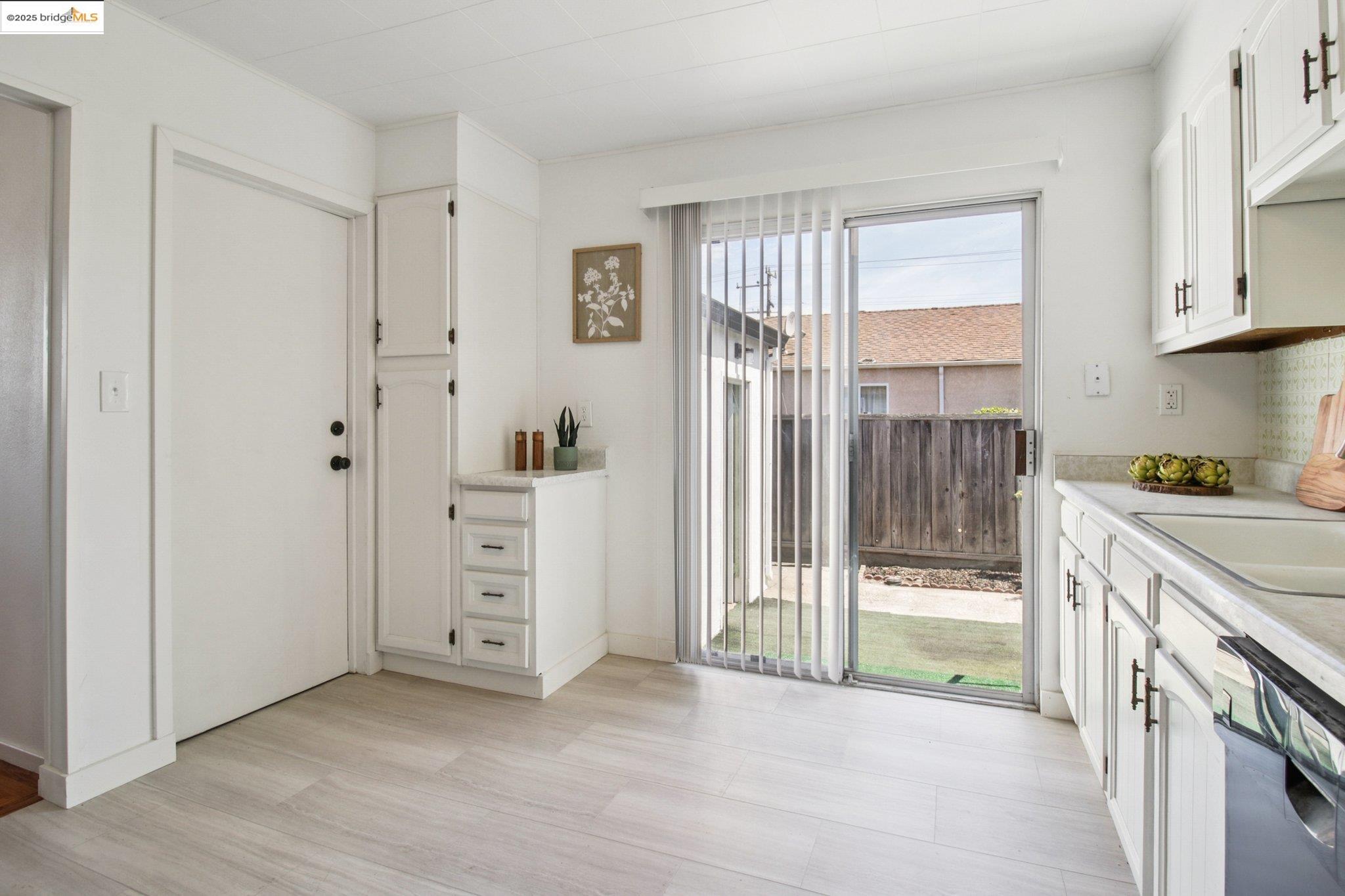1881 Dolly Ave, San Leandro, California 94577, 3 Bedrooms Bedrooms, 6 Rooms Rooms,1 BathroomBathrooms,Residential,For Sale,1881 Dolly Ave,41106540