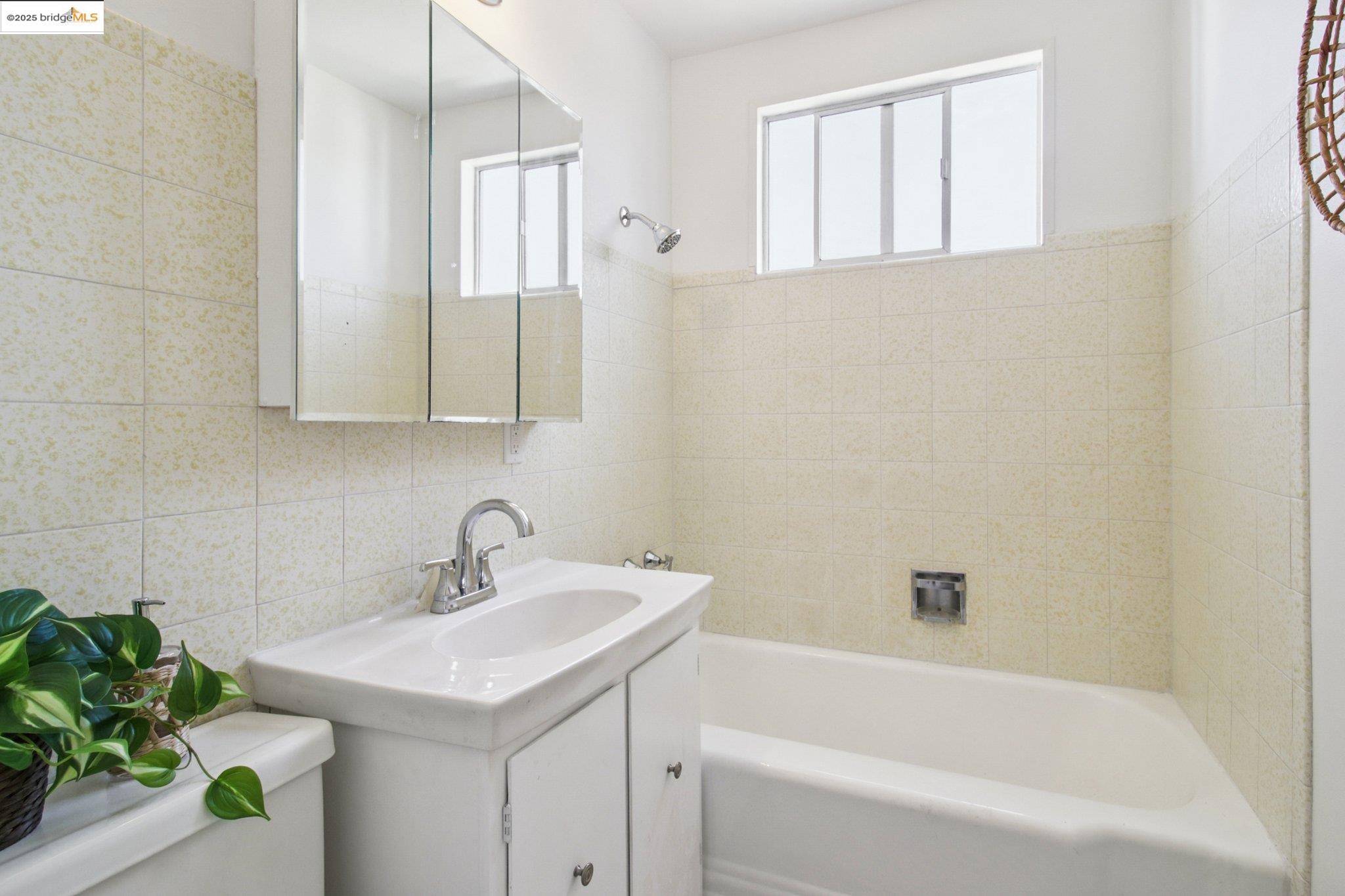 1881 Dolly Ave, San Leandro, California 94577, 3 Bedrooms Bedrooms, 6 Rooms Rooms,1 BathroomBathrooms,Residential,For Sale,1881 Dolly Ave,41106540
