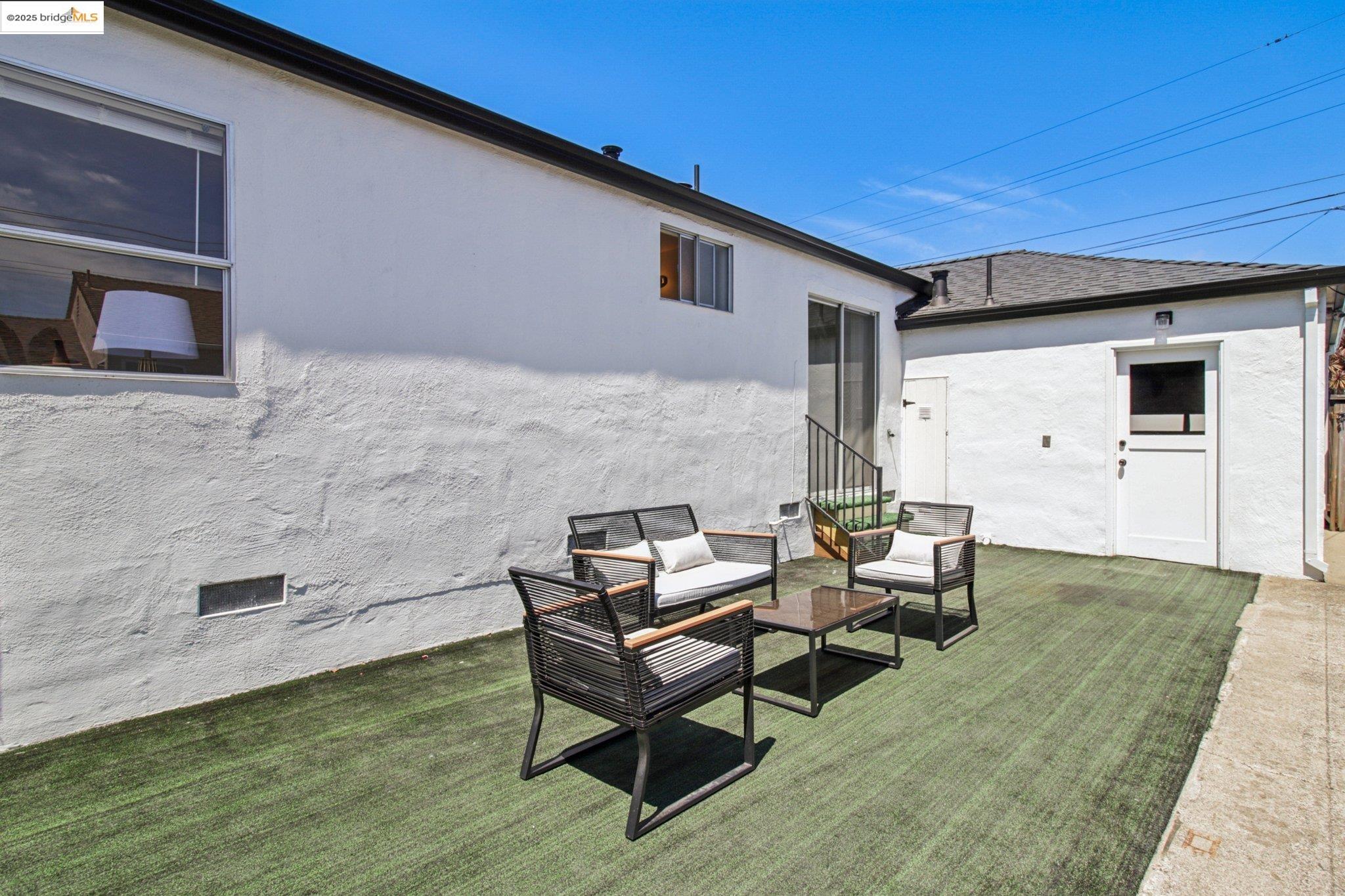 1881 Dolly Ave, San Leandro, California 94577, 3 Bedrooms Bedrooms, 6 Rooms Rooms,1 BathroomBathrooms,Residential,For Sale,1881 Dolly Ave,41106540