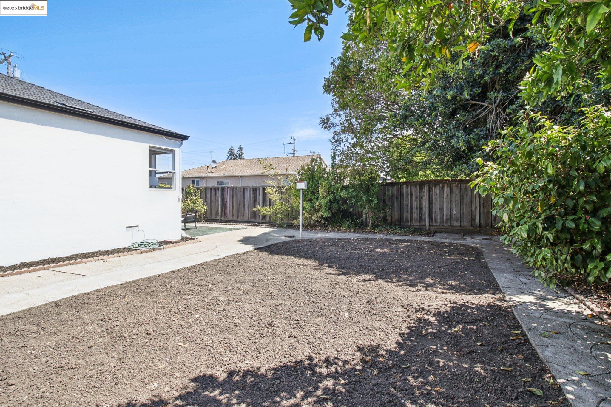 1881 Dolly Ave, San Leandro, California 94577, 3 Bedrooms Bedrooms, 6 Rooms Rooms,1 BathroomBathrooms,Residential,For Sale,1881 Dolly Ave,41106540
