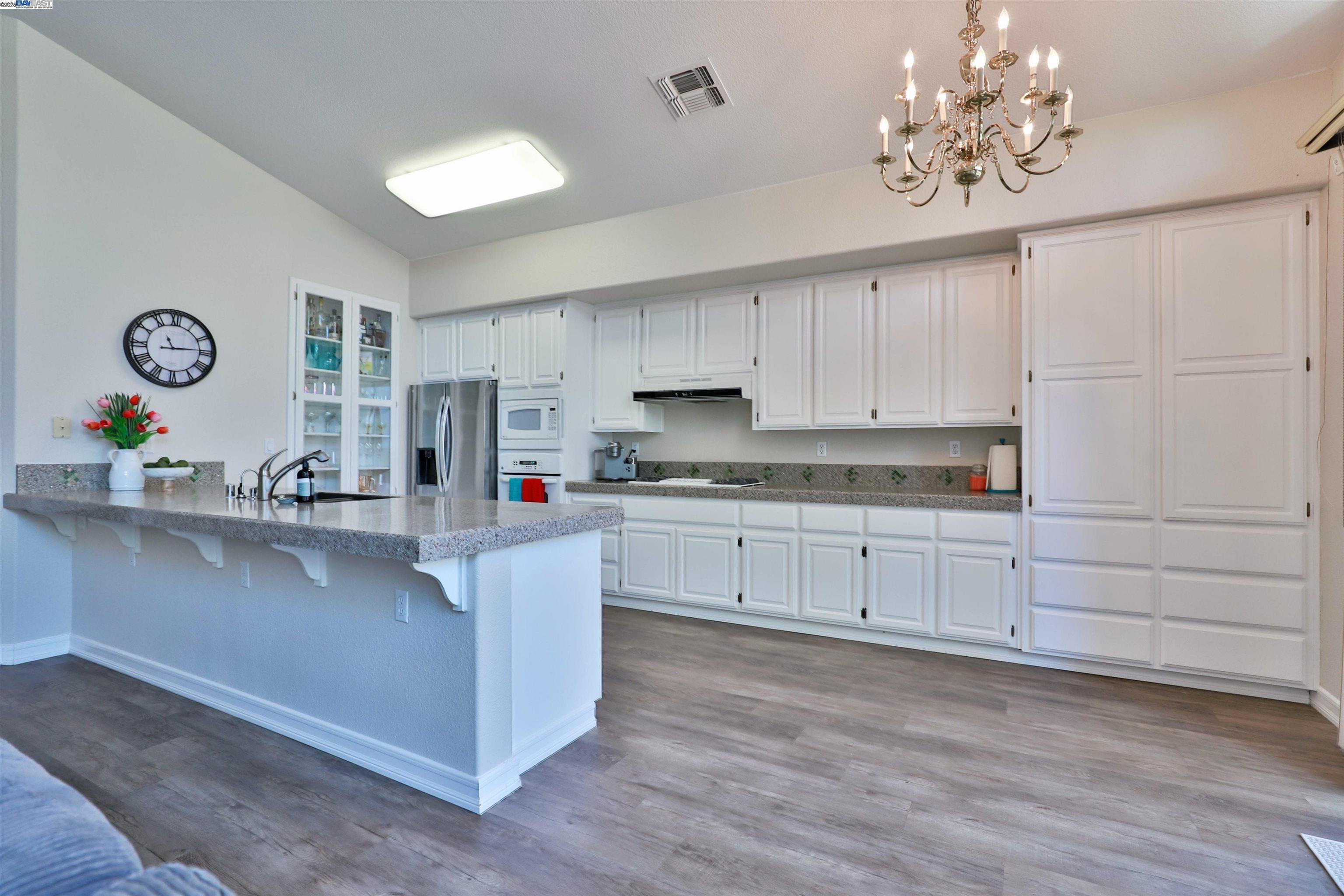 6113 Fountaindale Way, Carmichael, California 95608, 4 Bedrooms Bedrooms, 7 Rooms Rooms,2 BathroomsBathrooms,Residential,For Sale,6113 Fountaindale Way,41106543