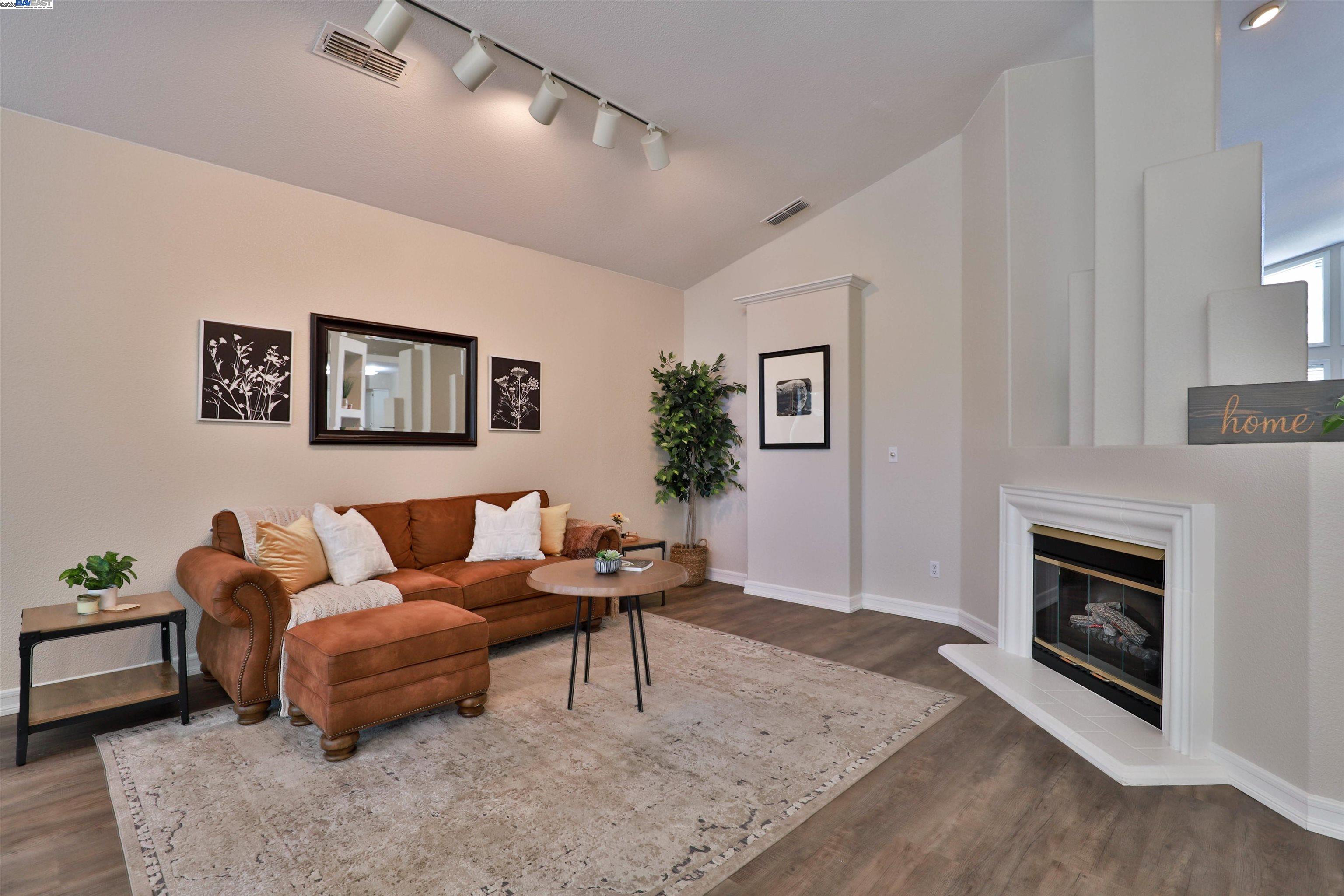 6113 Fountaindale Way, Carmichael, California 95608, 4 Bedrooms Bedrooms, 7 Rooms Rooms,2 BathroomsBathrooms,Residential,For Sale,6113 Fountaindale Way,41106543