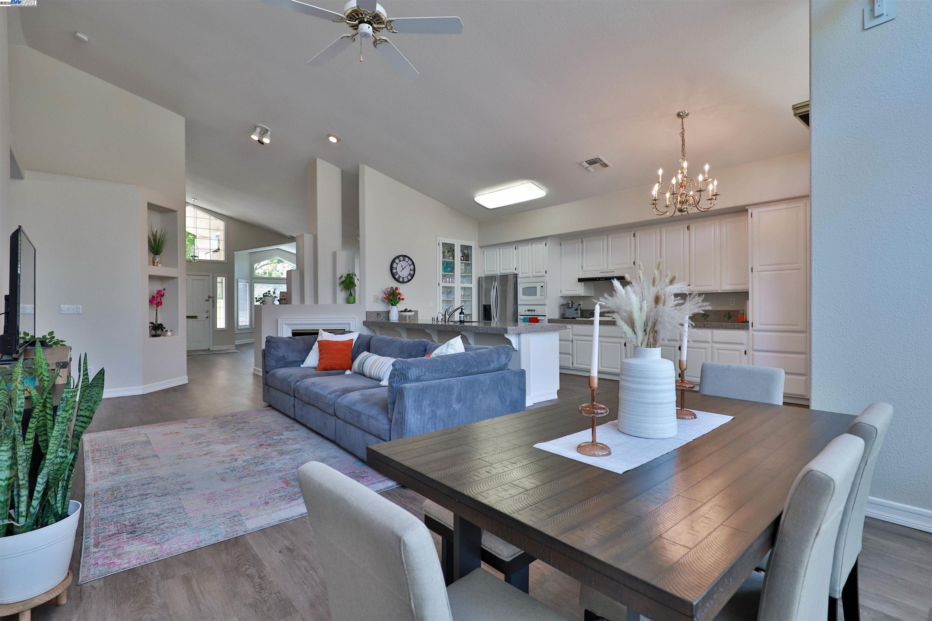 6113 Fountaindale Way, Carmichael, California 95608, 4 Bedrooms Bedrooms, 7 Rooms Rooms,2 BathroomsBathrooms,Residential,For Sale,6113 Fountaindale Way,41106543