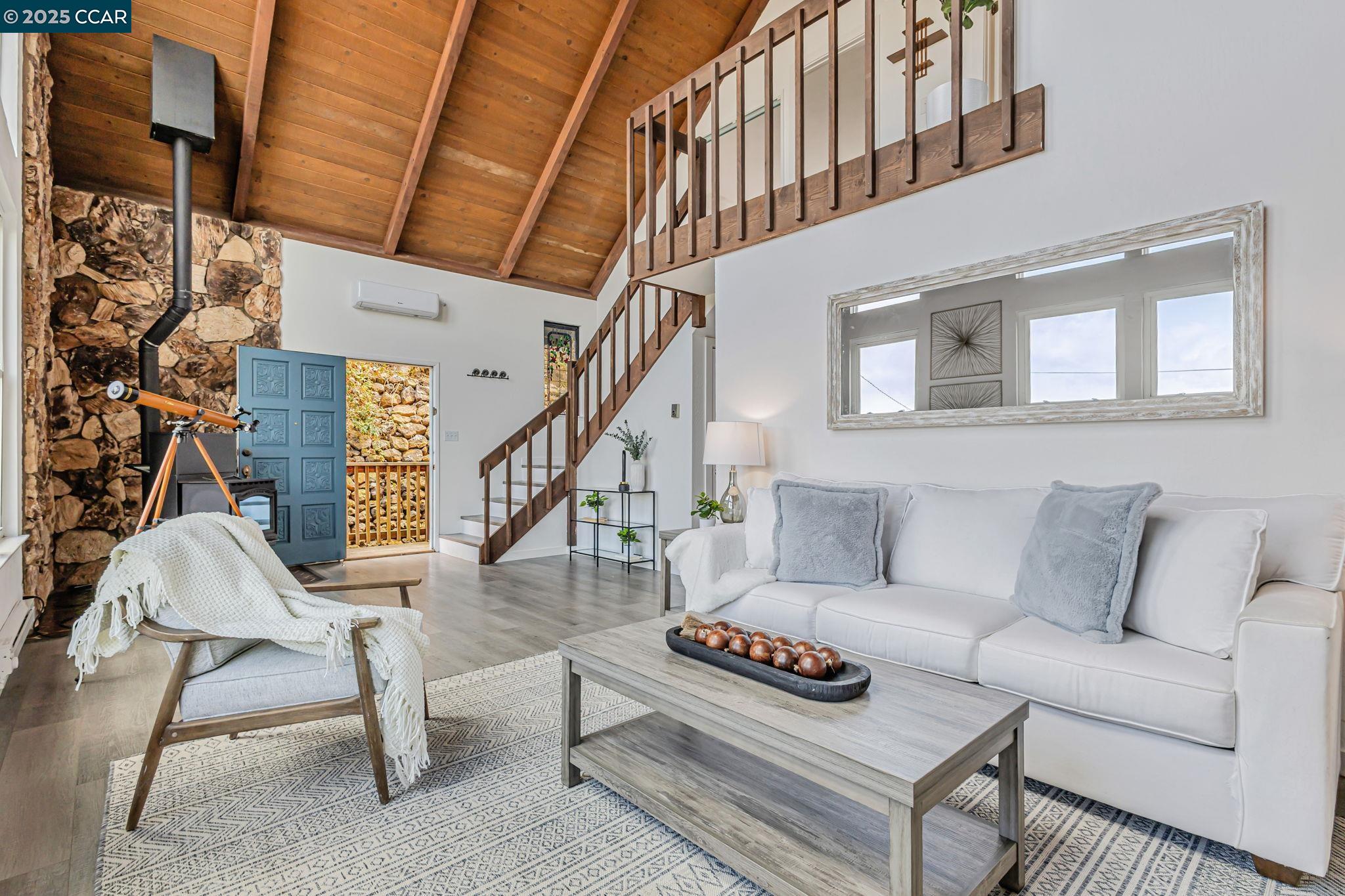 Detail Gallery Image 11 of 38 For 290 Olympian Way, Pacifica,  CA 94044 - 2 Beds | 2 Baths