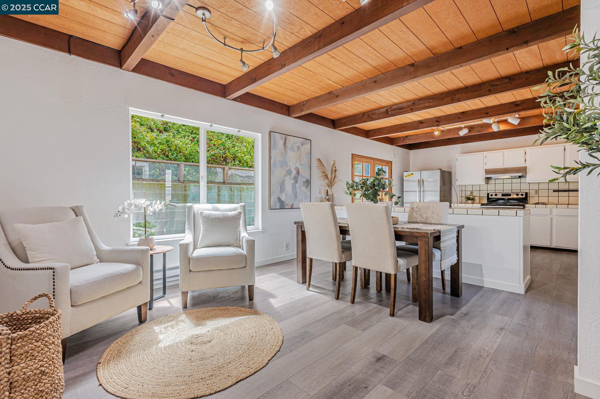 Detail Gallery Image 12 of 38 For 290 Olympian Way, Pacifica,  CA 94044 - 2 Beds | 2 Baths